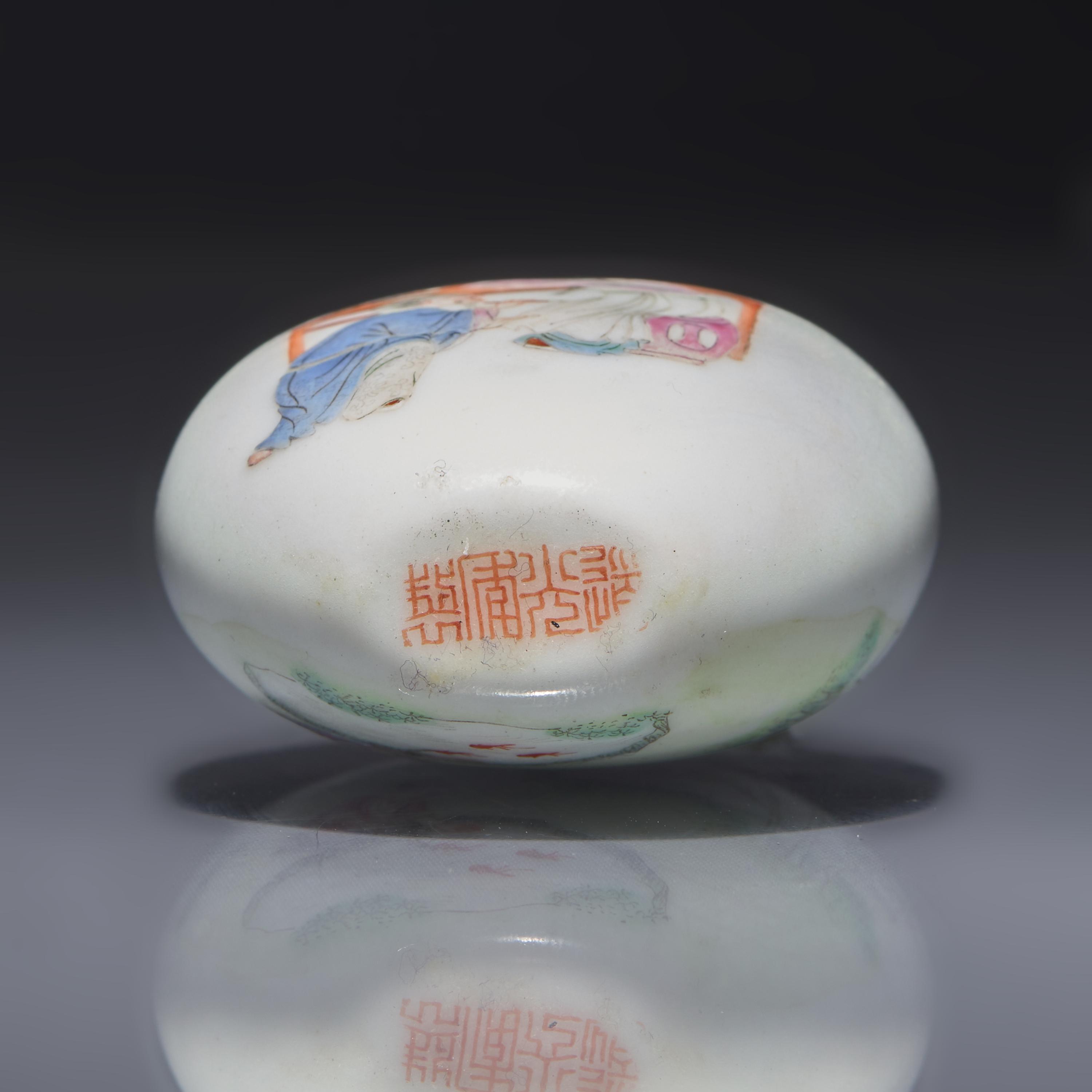 A Chinese Enameled Porcelain Snuff Bottle, Daoguang Mark and of The Period — 清道光 粉彩人物圖鼻煙壺