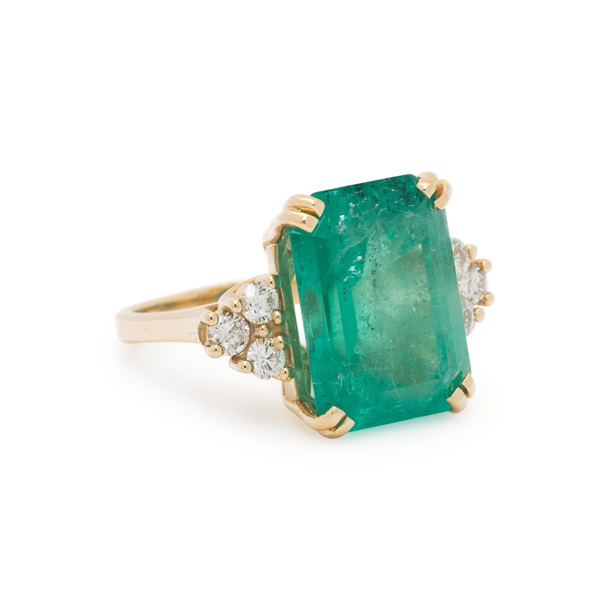 COLOMBIAN EMERALD AND DIAMOND RING