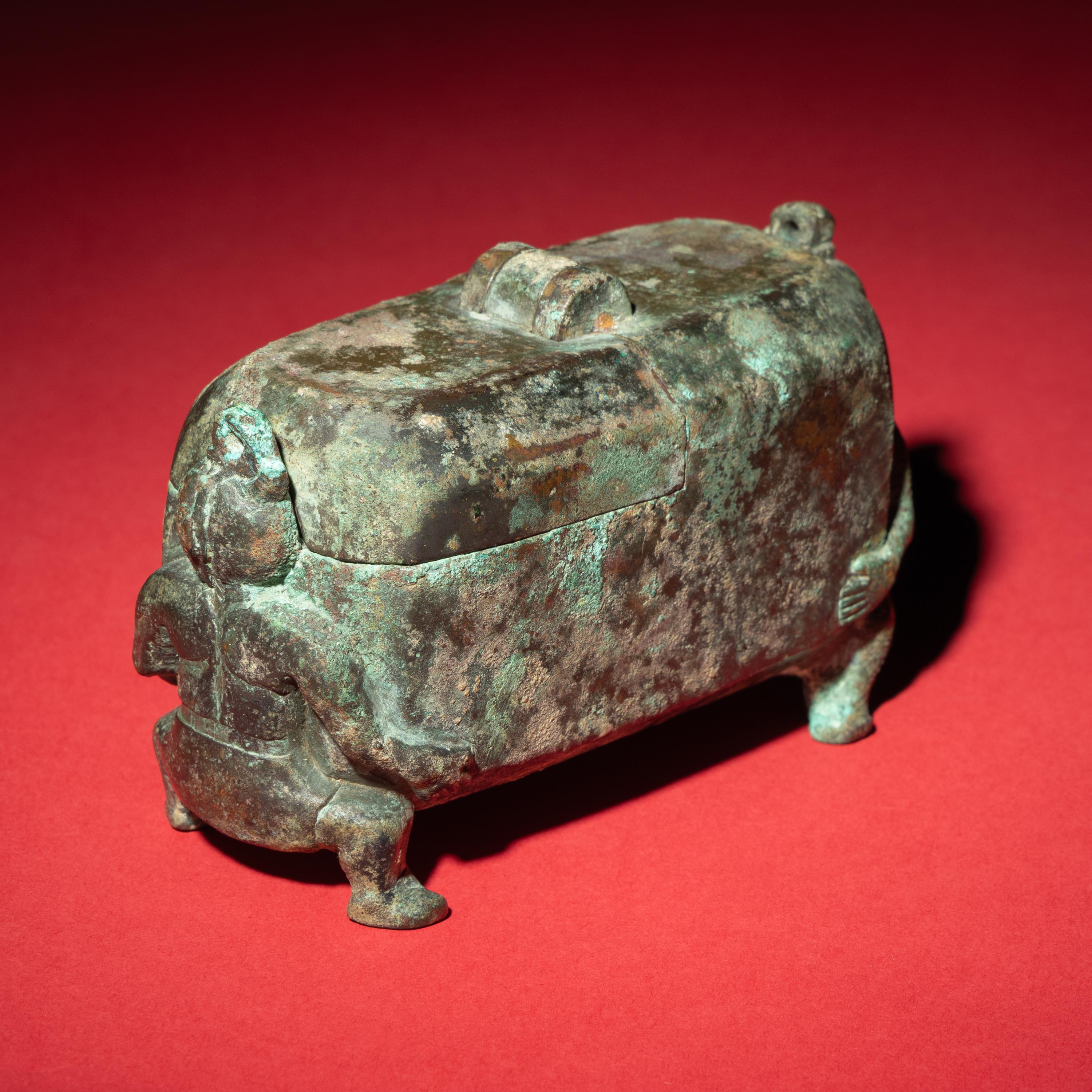 A Chinese Bronze 'Figural' Oil Lamp, Western Han Dynasty — 西漢 青銅神人油燈