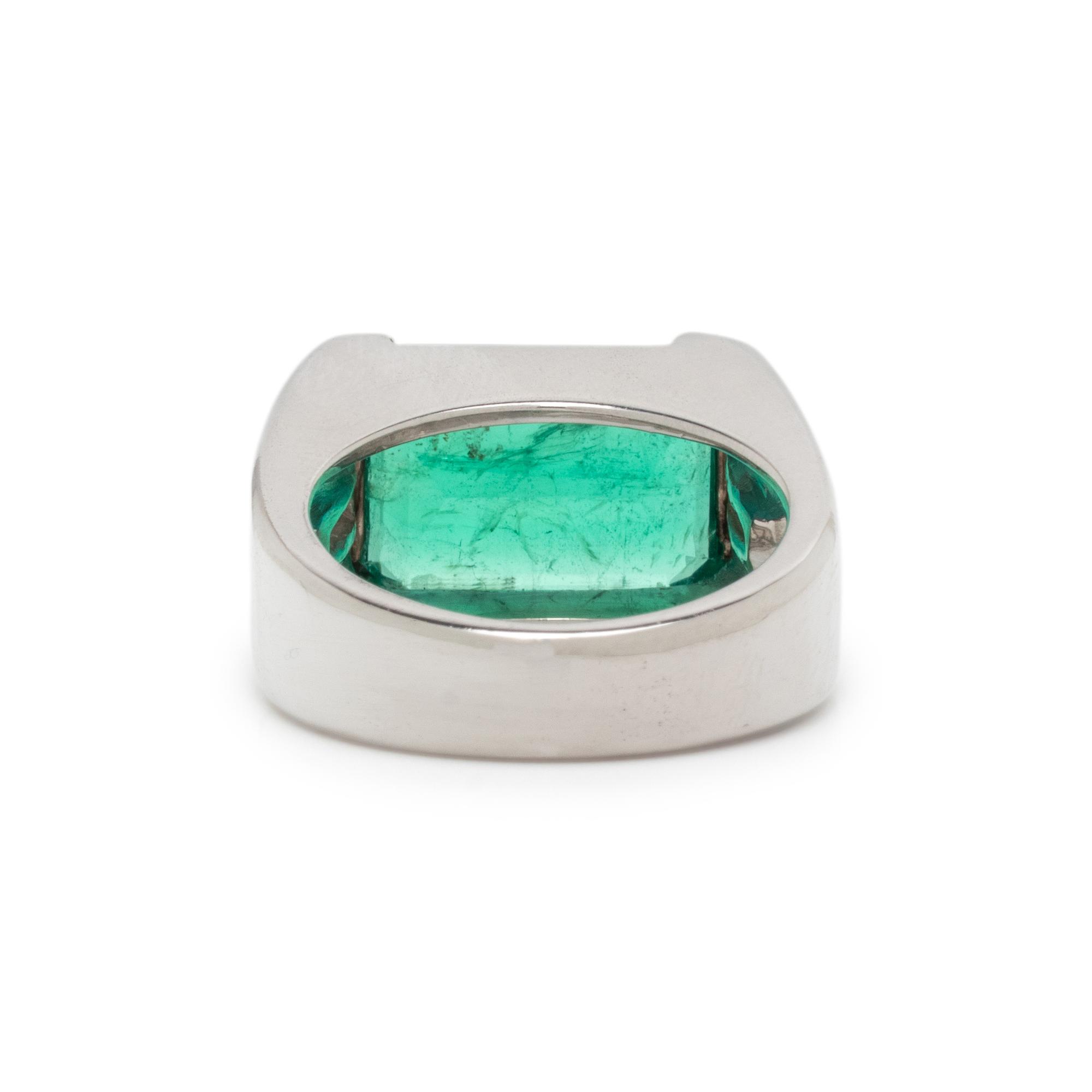 EMERALD AND PLATINUM RING