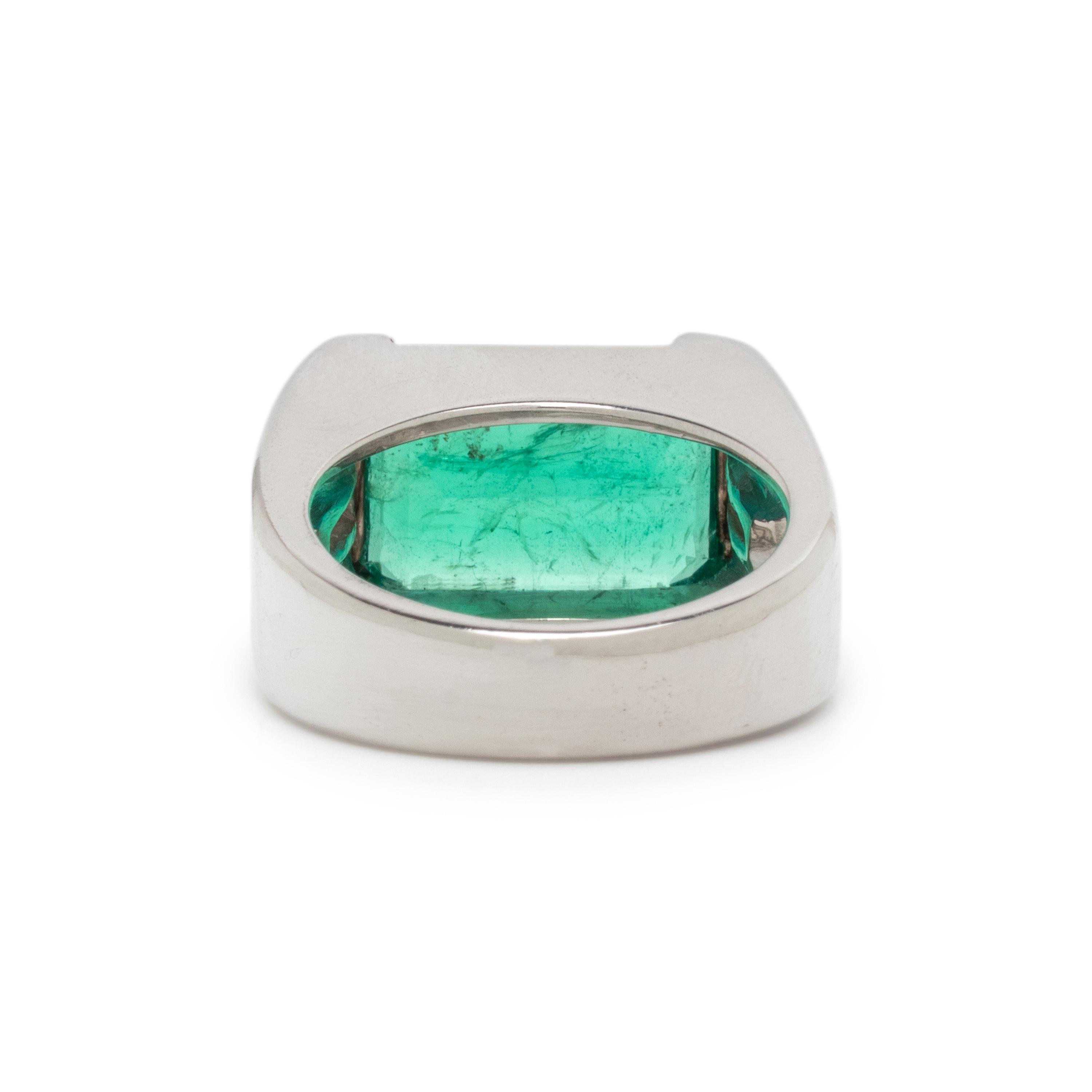 EMERALD AND PLATINUM RING