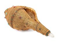 A Hardstone Mounted Filigree Conch Shell