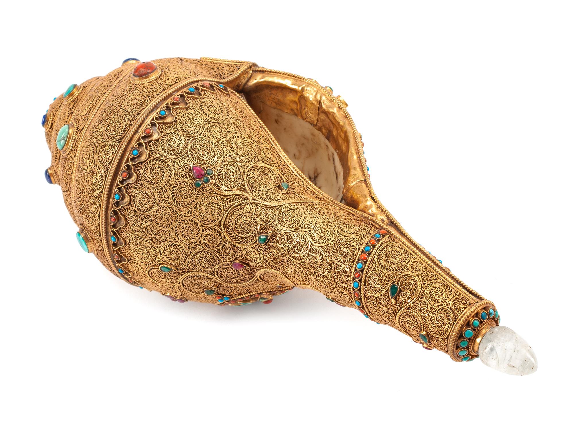 A Hardstone Mounted Filigree Conch Shell
