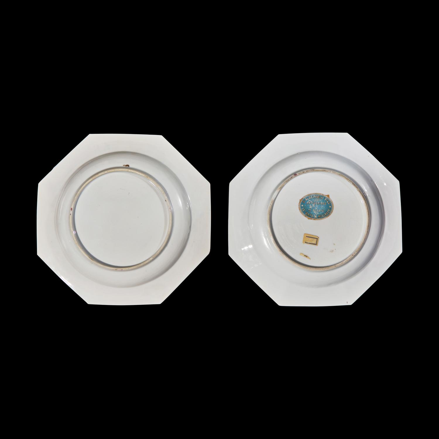 A Matched Pair of Chinese Export Famille Rose Porcelain Octagonal Dishes, Yongzheng-Early Qianlong Period 清雍正-乾隆 外銷粉彩人物八方盤兩件