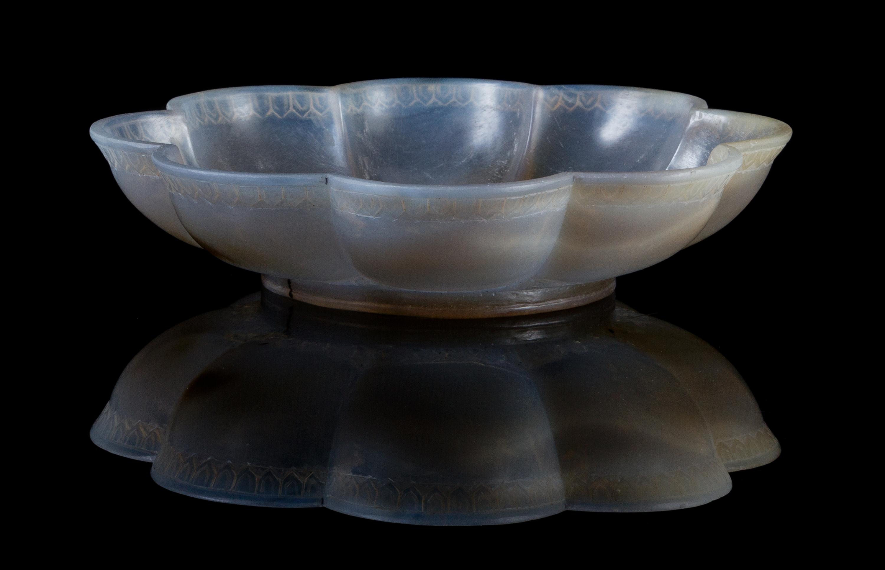 A Mughal-Style Agate Dish Diameter 6 1/2 inches.