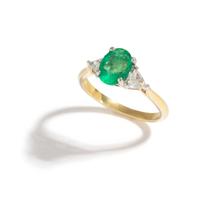 EMERALD AND DIAMOND RING