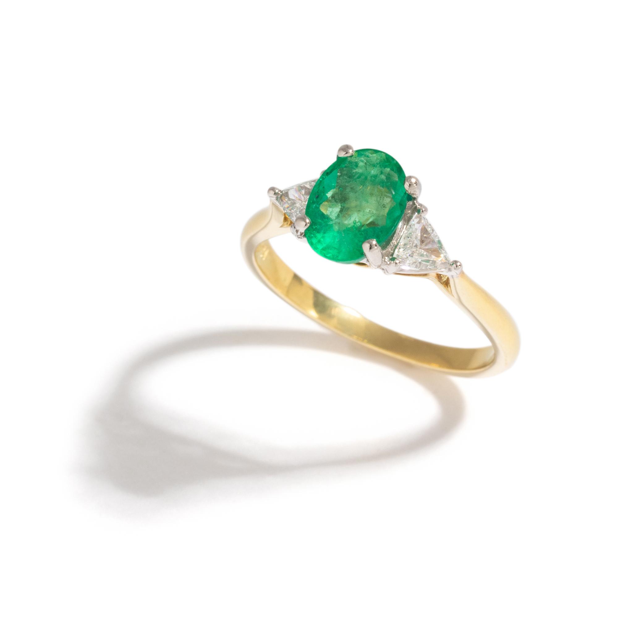 EMERALD AND DIAMOND RING