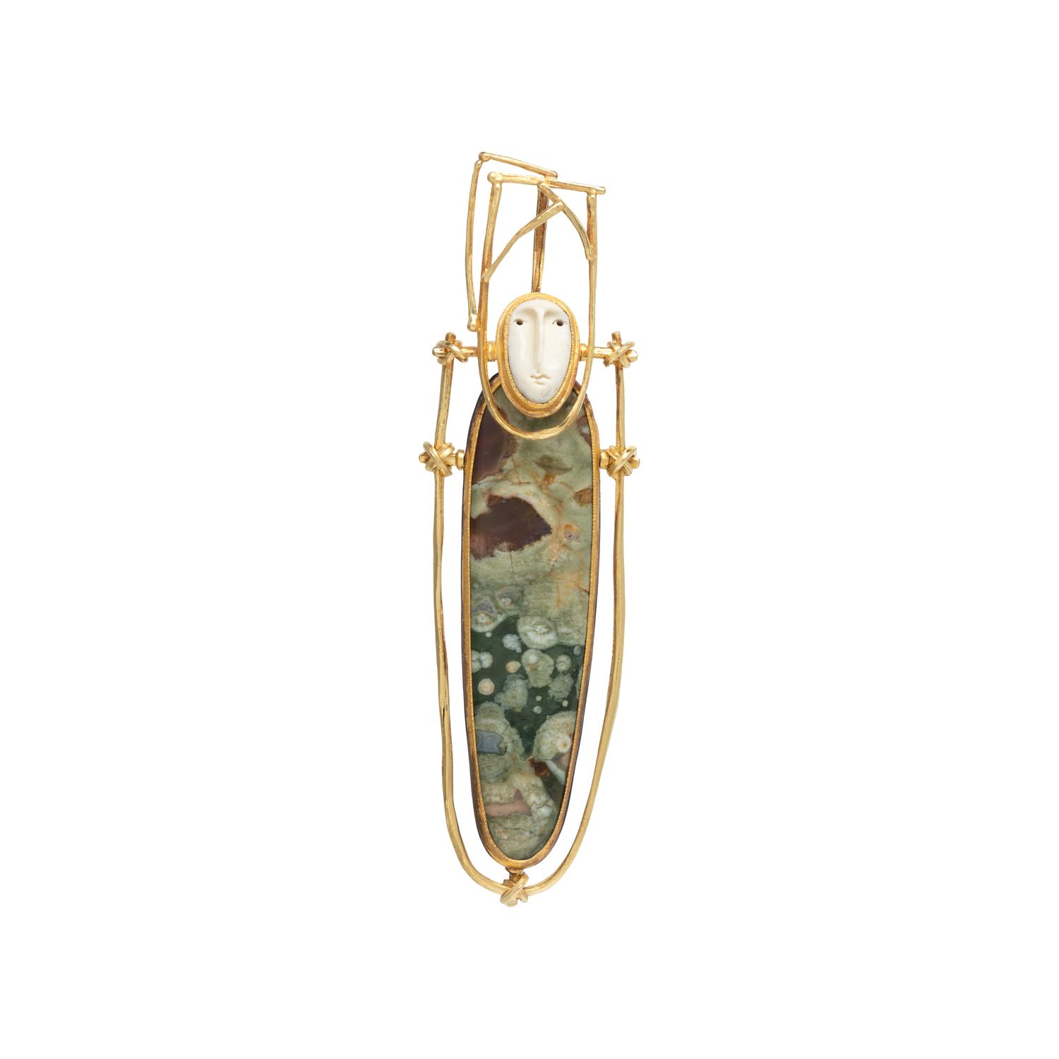 CAROLYN MORRIS BACH, HARDSTONE AND YELLOW GOLD BROOCH