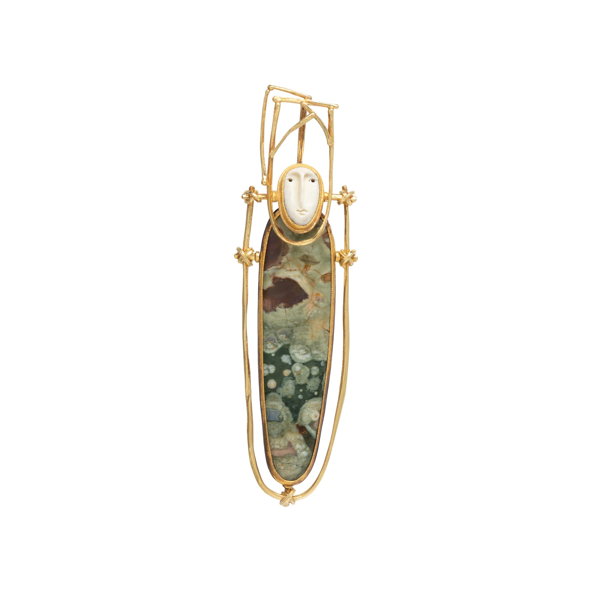 CAROLYN MORRIS BACH, HARDSTONE AND YELLOW GOLD BROOCH