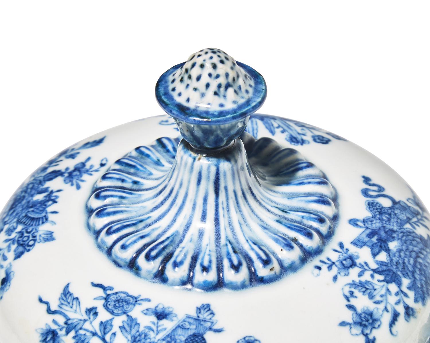 A Rare Chinese Export Porcelain Blue Fitzhugh Covered Sauce Tureen