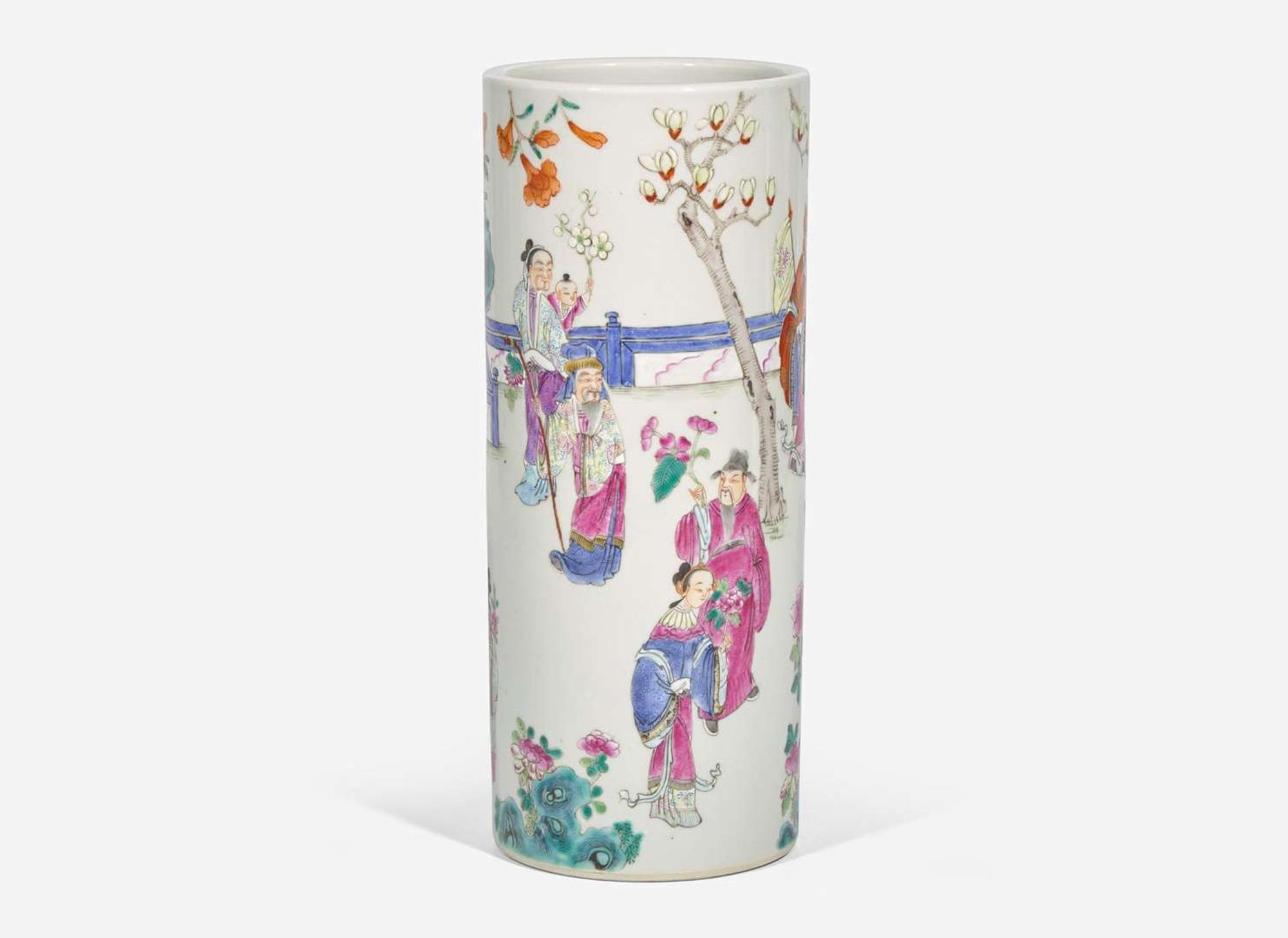A Chinese famille rose-decorated cylindrical vase 粉彩花樽