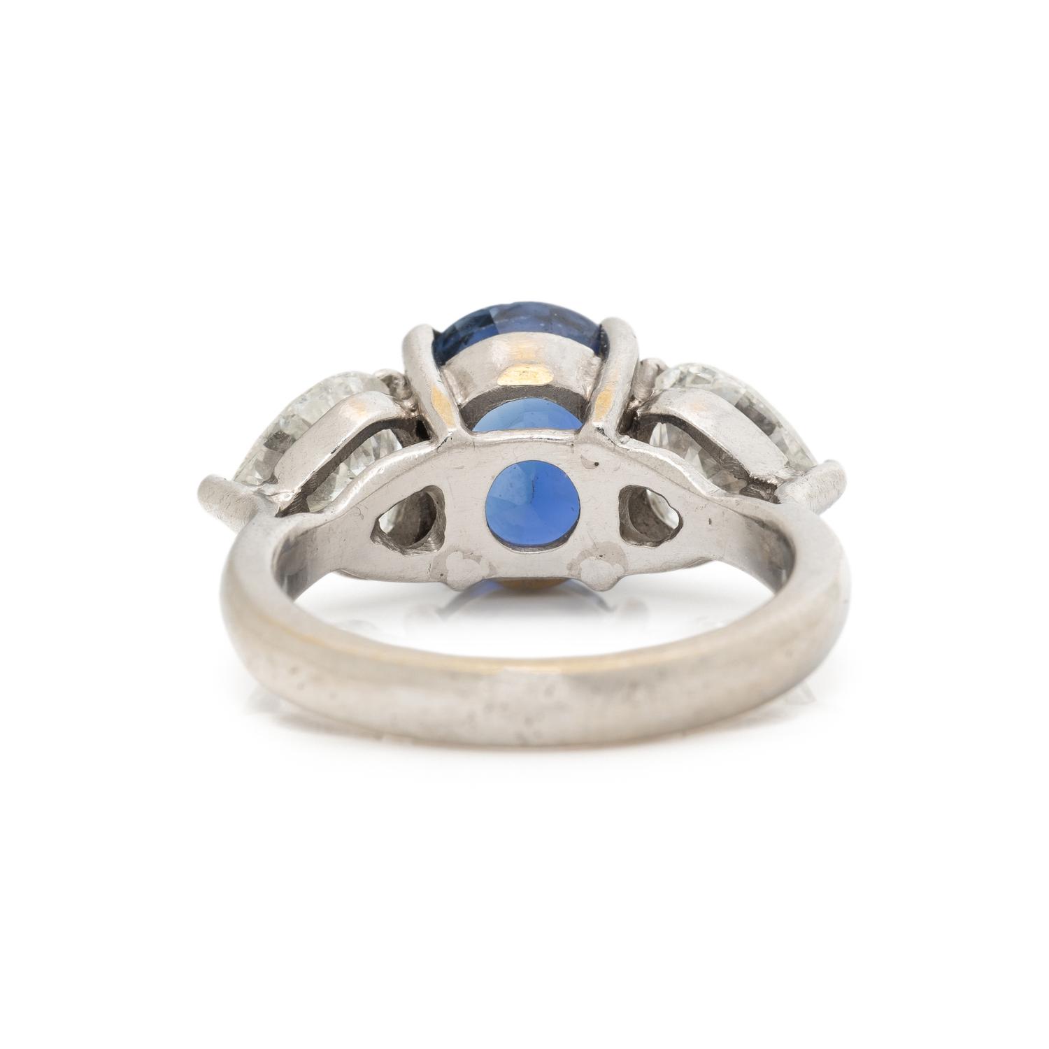 SAPPHIRE AND DIAMOND RING