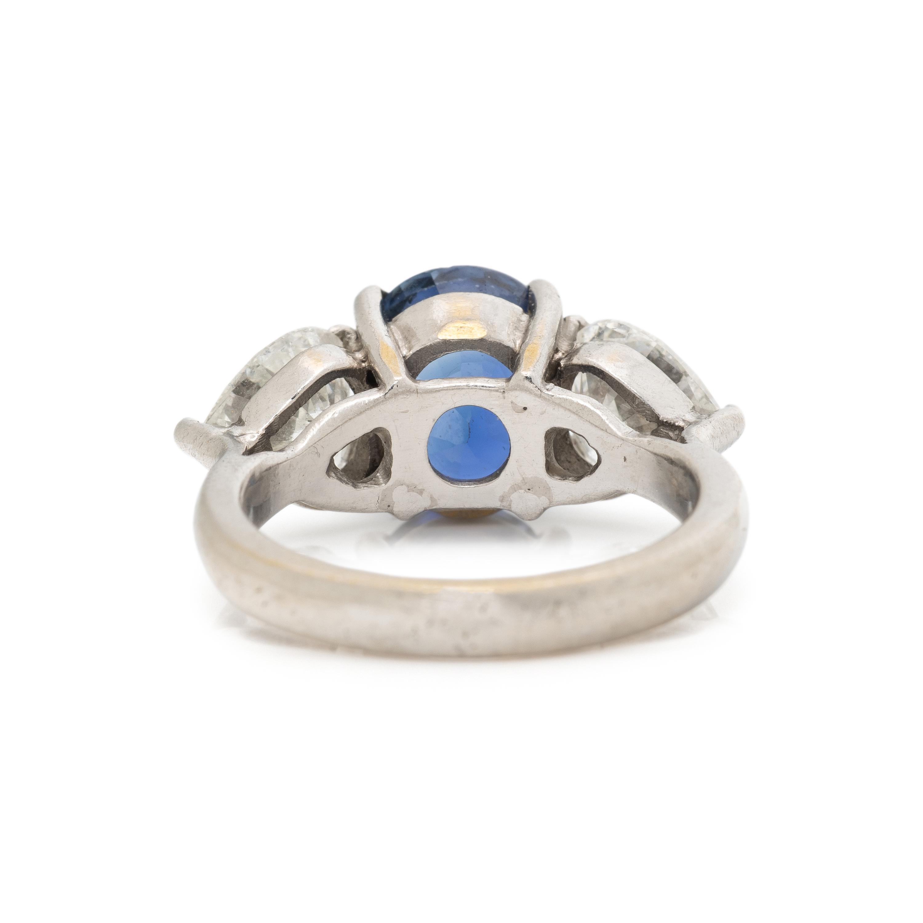 SAPPHIRE AND DIAMOND RING