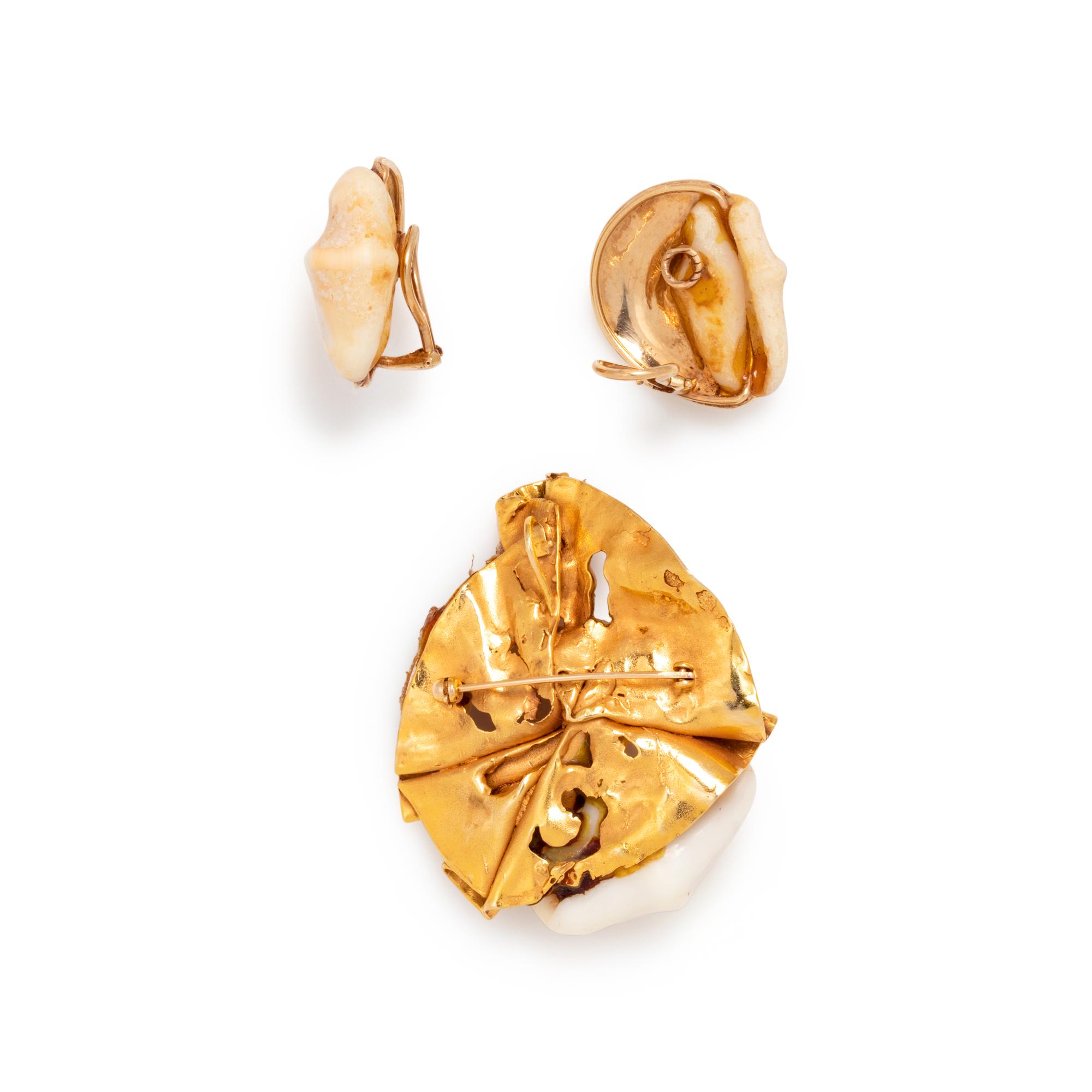 YELLOW GOLD AND SHELL SET