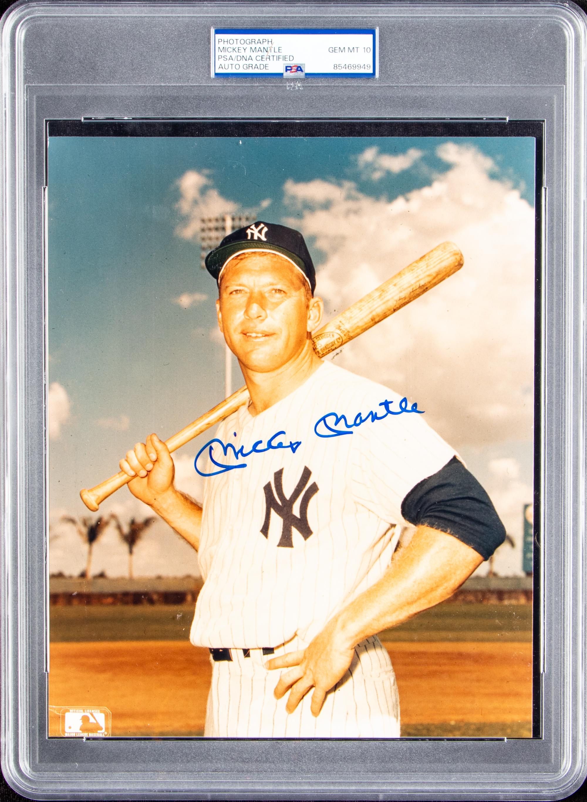 A Mickey Mantle Signed Autograph Photo (PSA 10 AUTO GEM MINT)