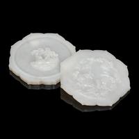 A Chinese White Hardstone Floriform 'Peach' Box and Cover — 白石菱花式福桃紋蓋盒