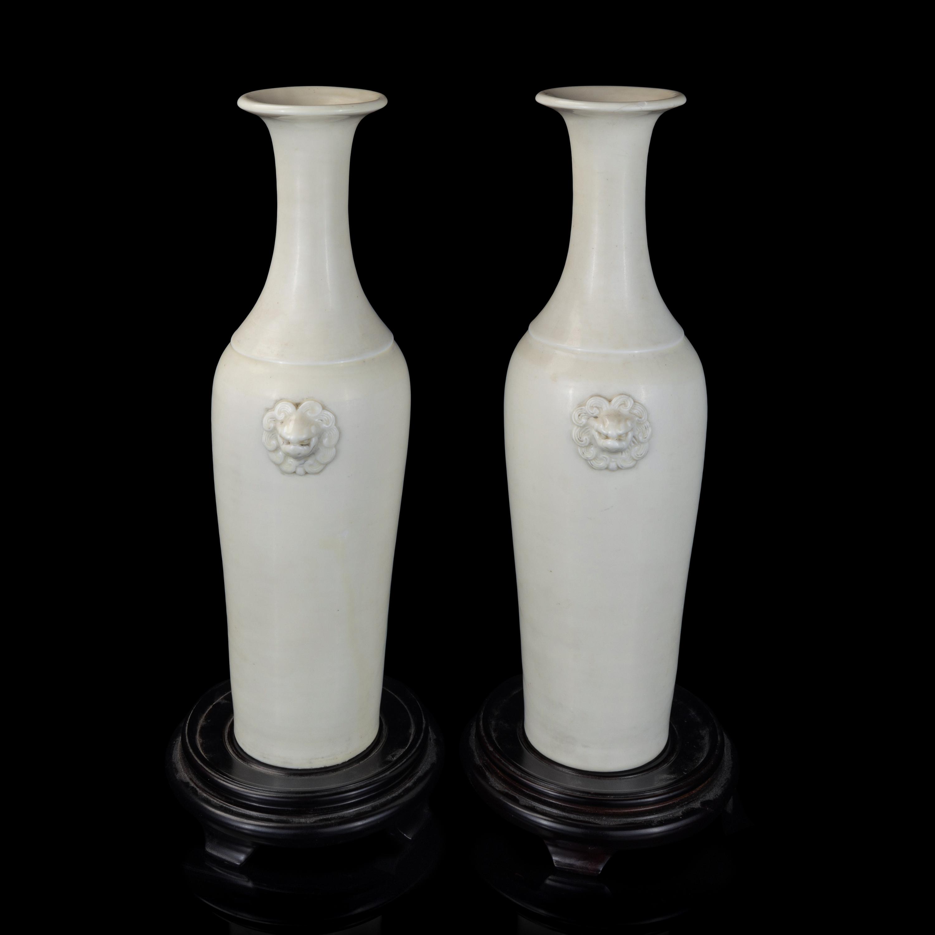 A Pair of Chinese Blanc de Chine Porcelain Vases 德化白瓷鋪首耳瓶一對