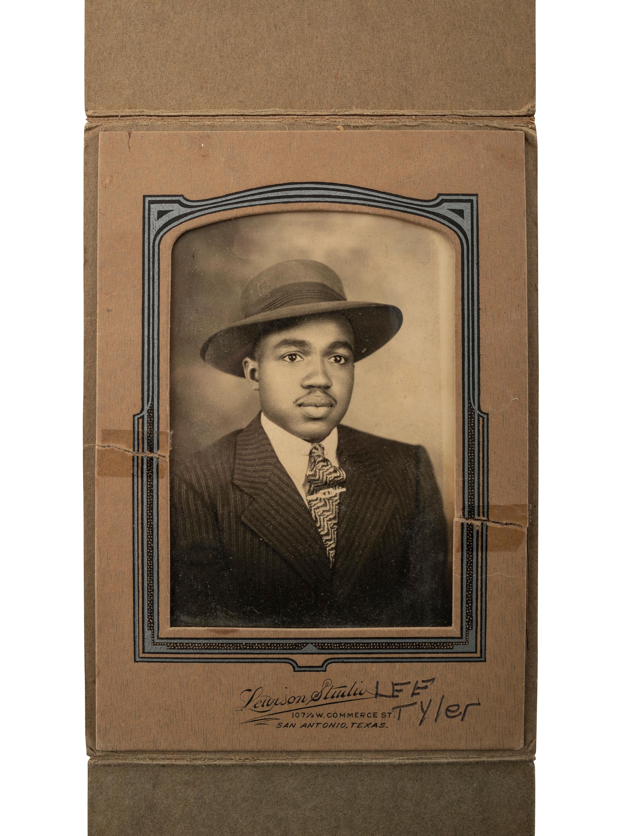 [HISTORIC PHOTOGRAPHY]. A group of 4 photographs of African American subjects. Ca late 19th-early 20th century.