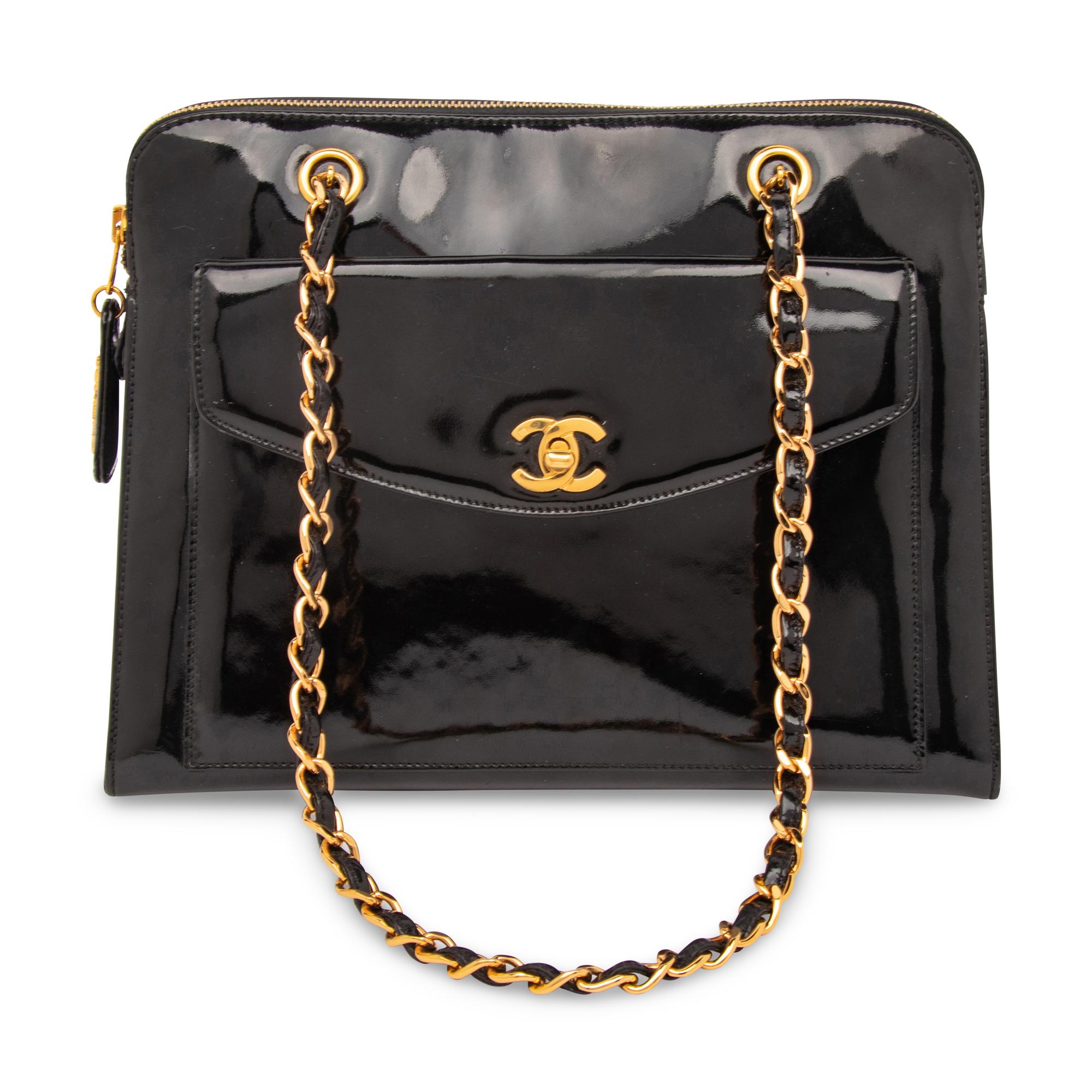 CHANEL, PATENT LEATHER SHOULDER BAG
