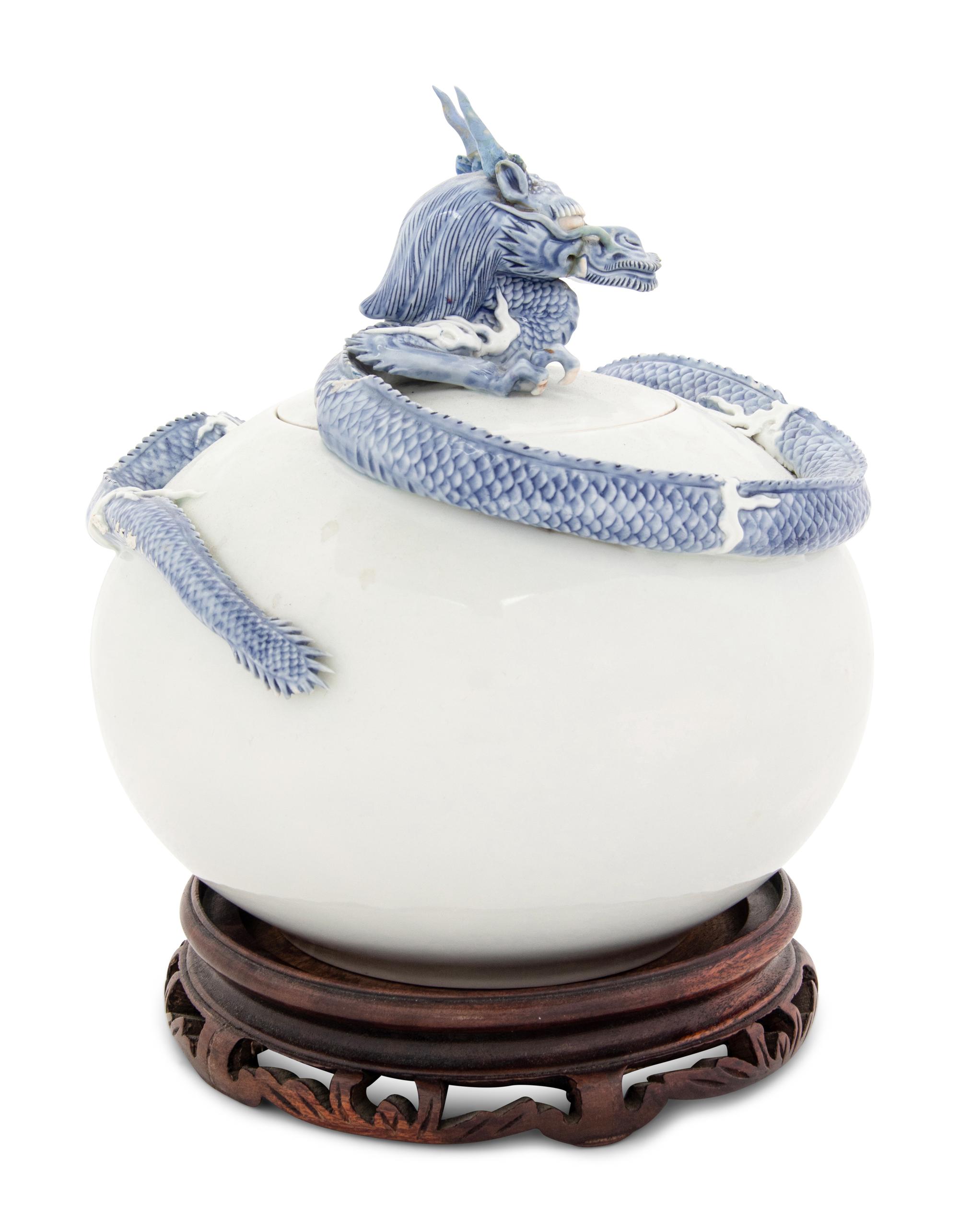 A Japanese Blue and White Porcelain 'Dragon' Covered Jar