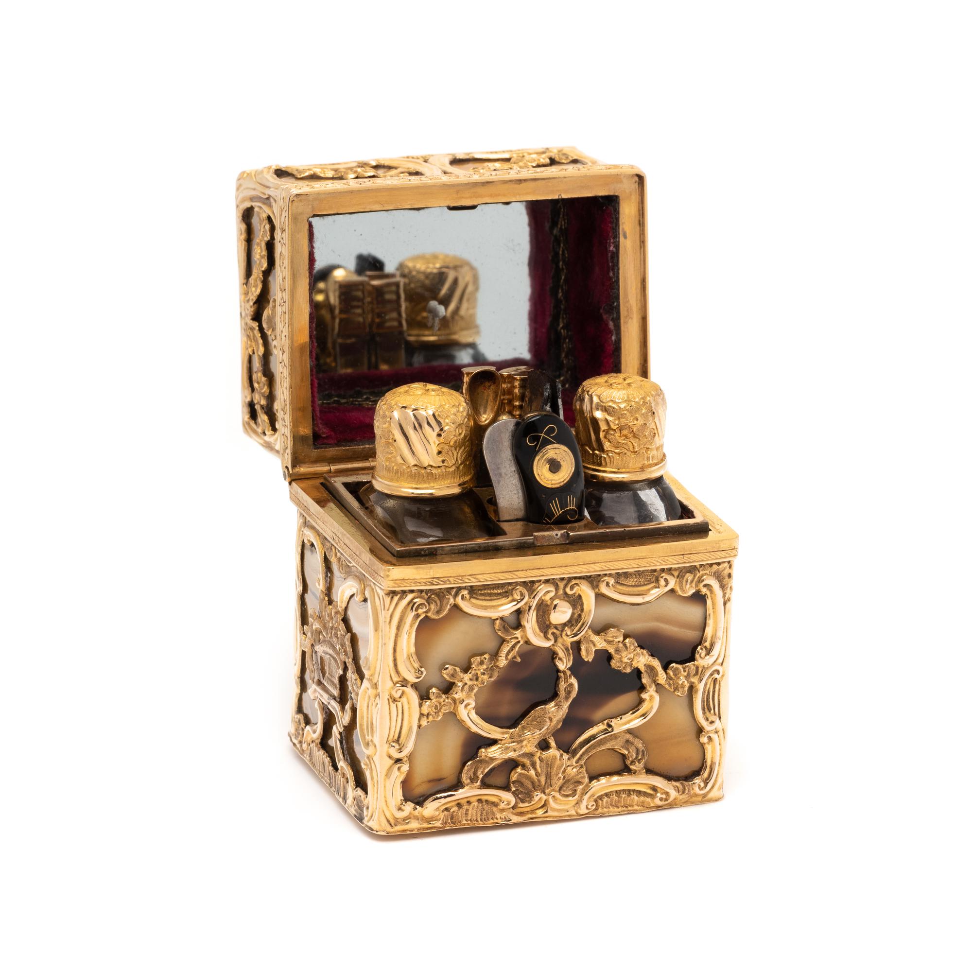 A George III Gold Mounted and Agate Nécessaire