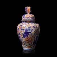 A Japanese Imari Porcelain Jar and Cover, Late Edo-Meiji Period