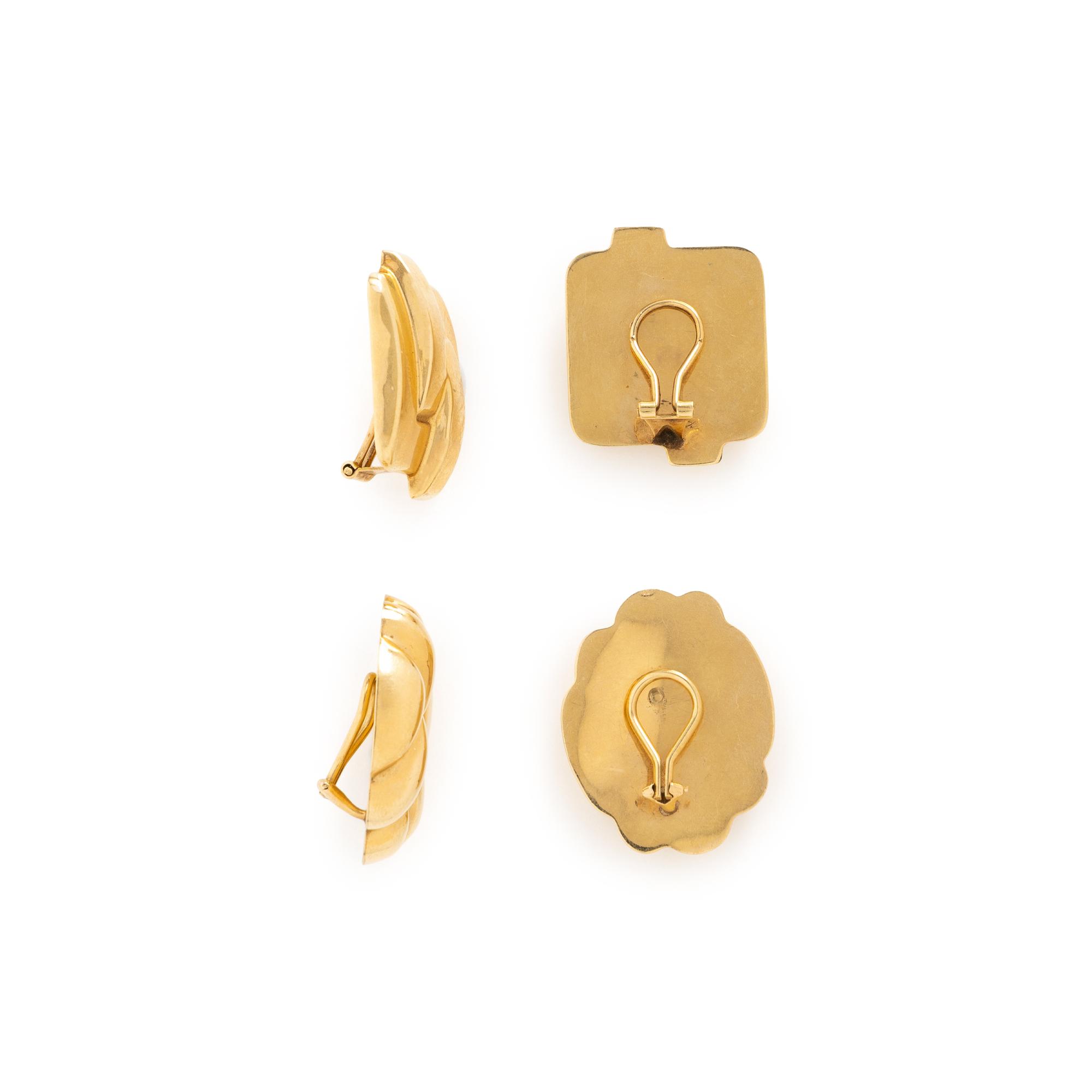 TWO PAIRS OF YELLOW GOLD EARRINGS