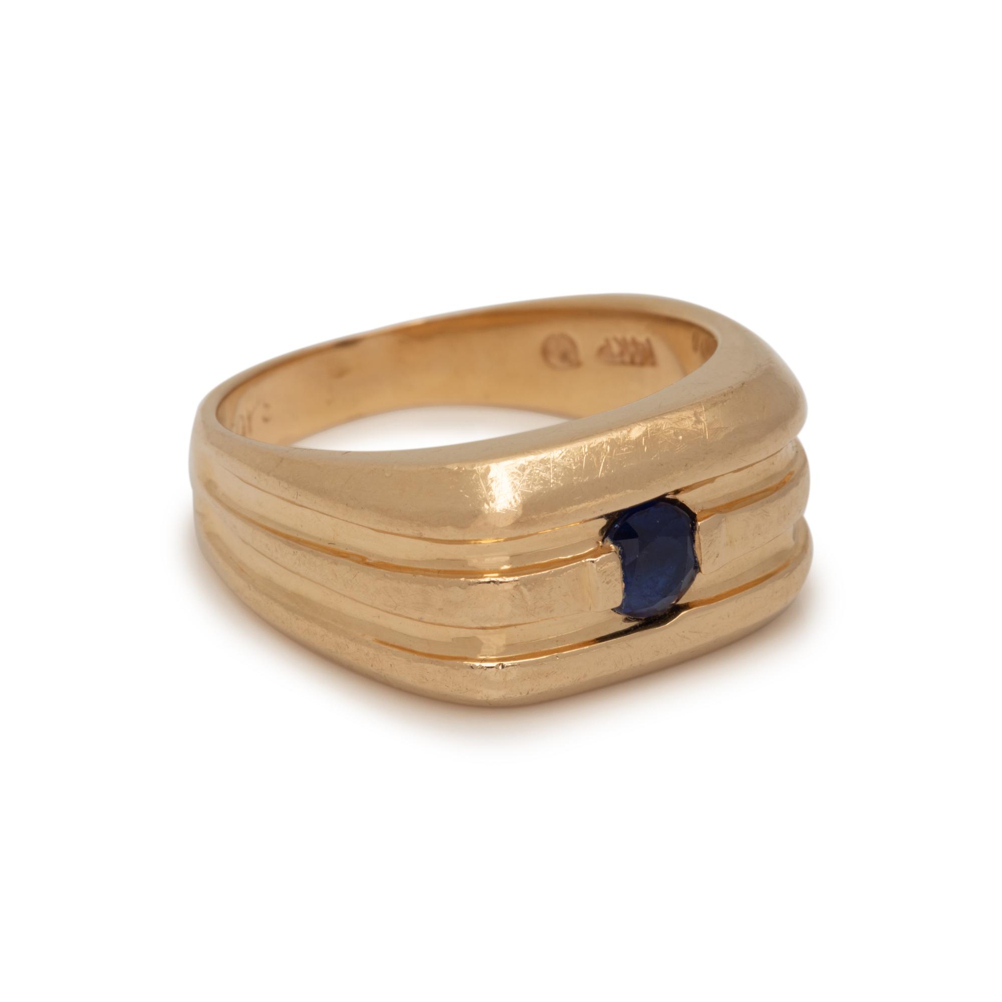 YELLOW GOLD AND TREATED SAPPHIRE RING