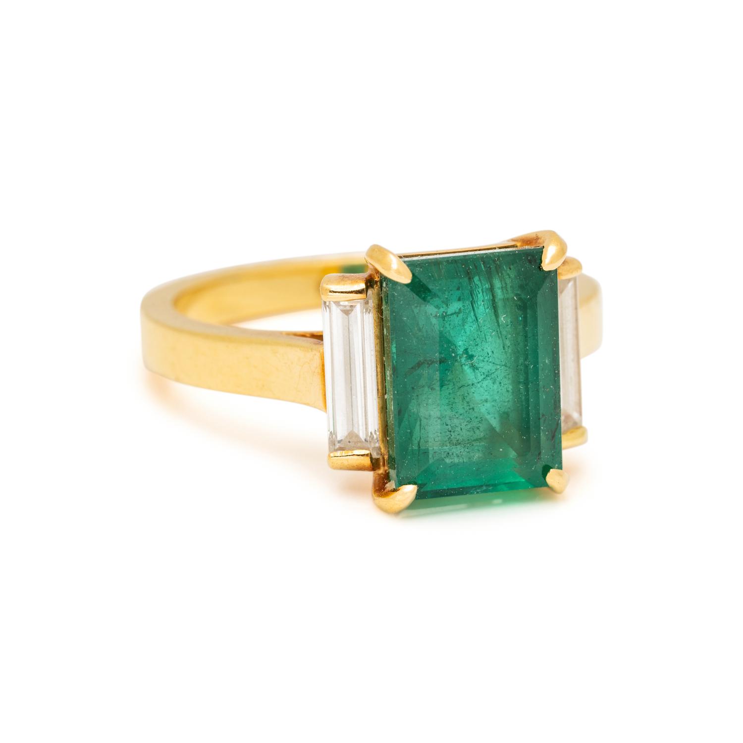 EMERALD AND DIAMOND RING