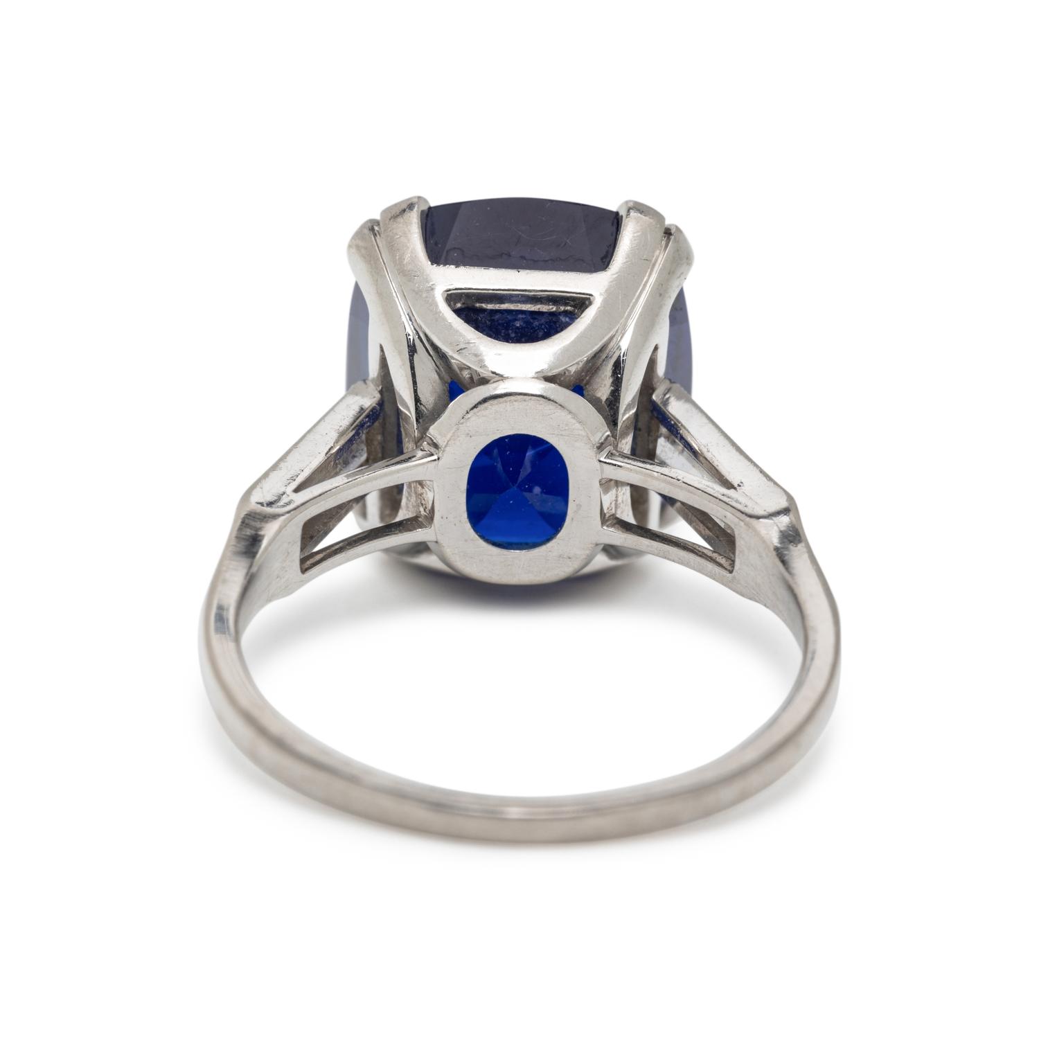 AN IMPORTANT KASHMIR UNHEATED SAPPHIRE AND DIAMOND RING