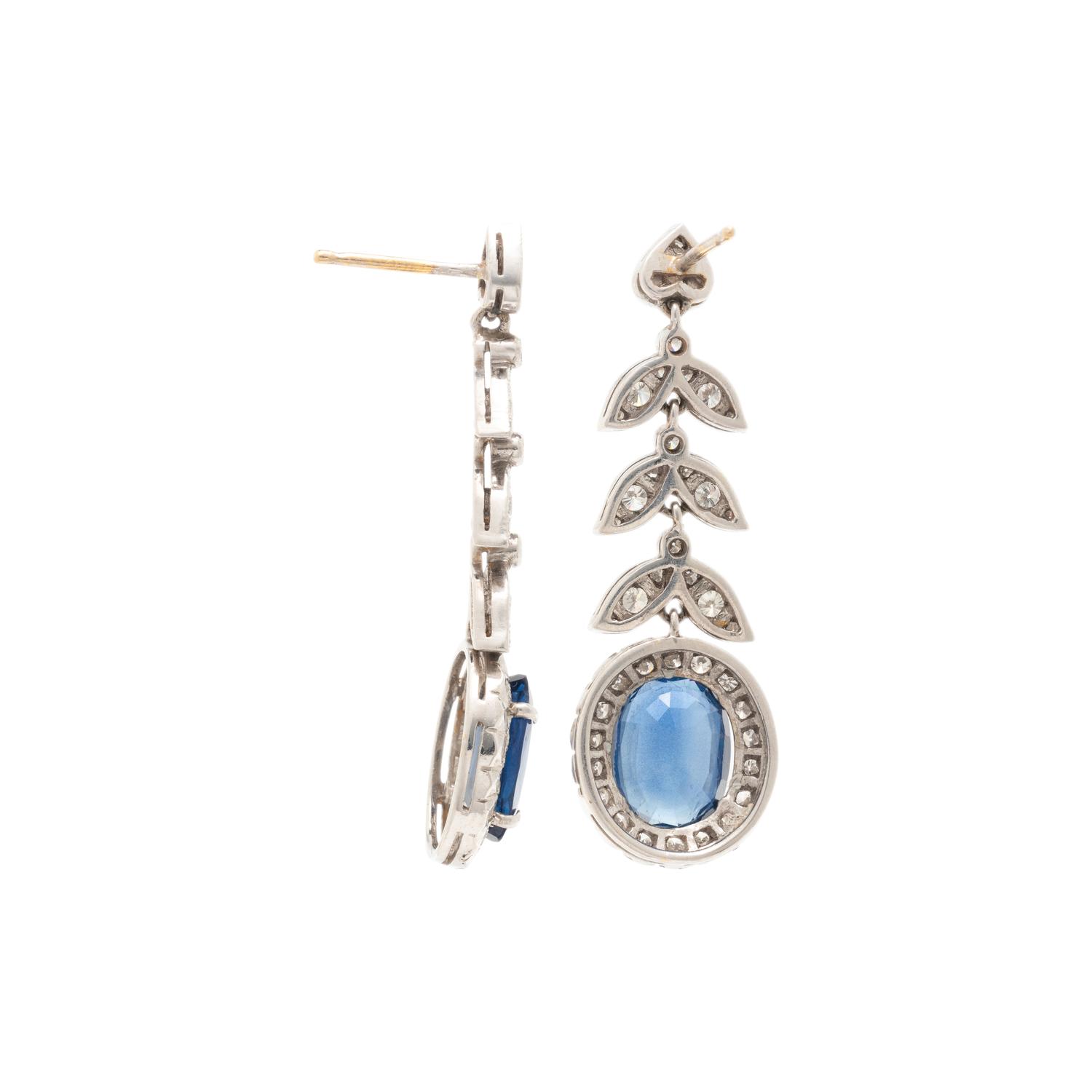 A PAIR OF GOLD, SAPPHIRE, AND DIAMOND EARRINGS