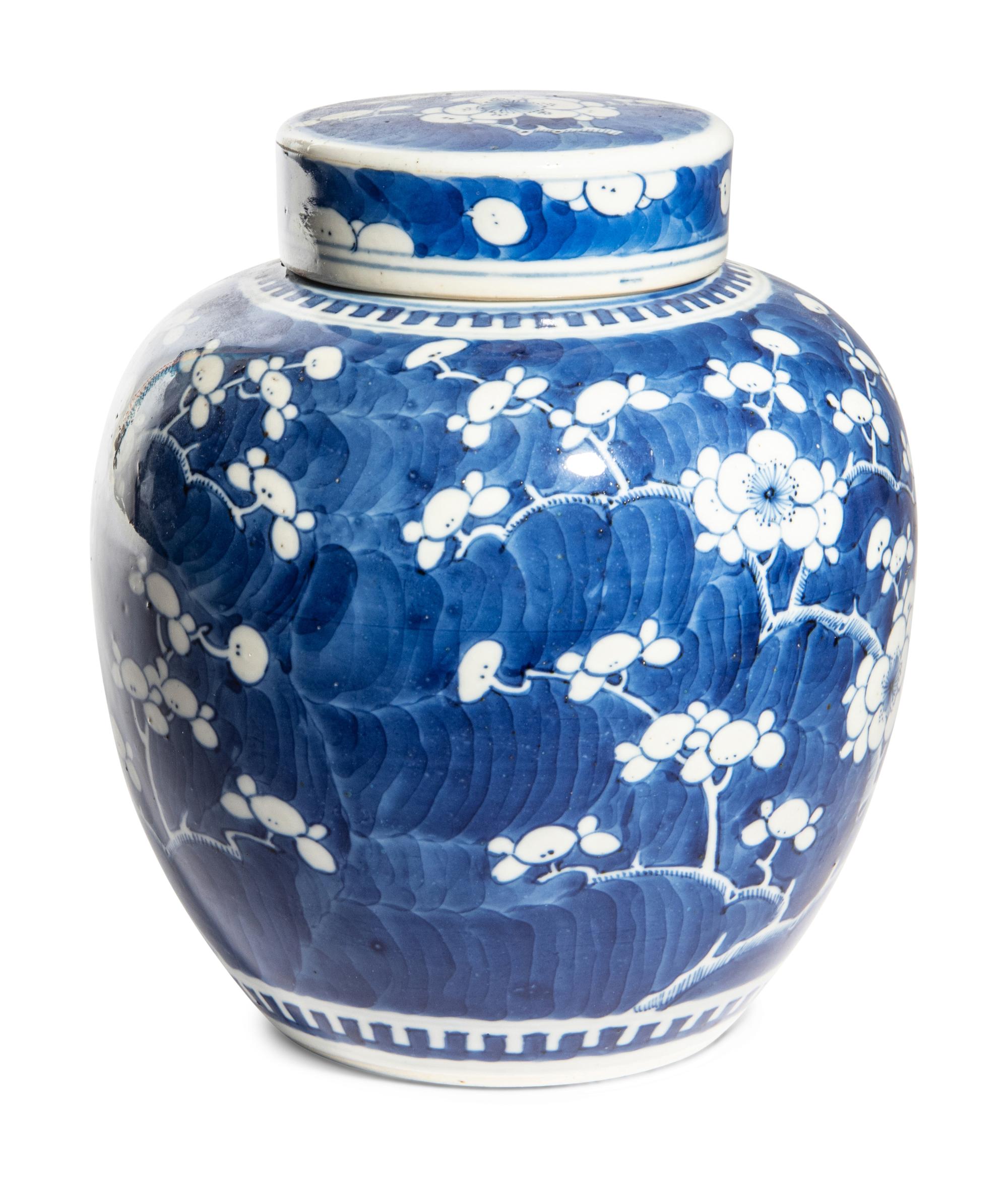 A Chinese Blue and White Porcelain 'Ice Crackles and Prunus' Covered Ginger Jar