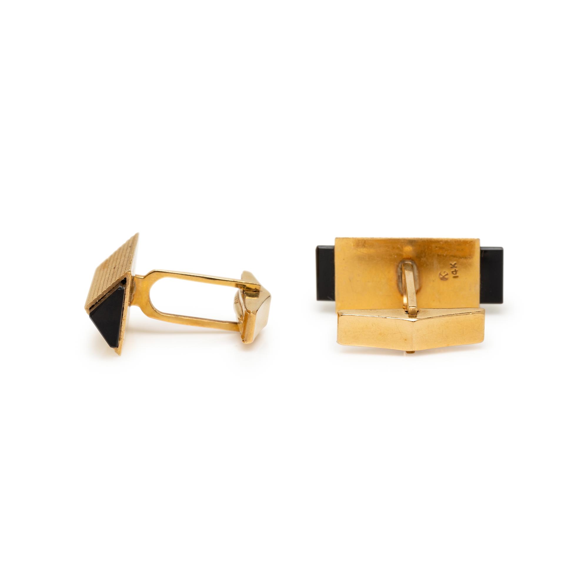 YELLOW GOLD AND ONYX CUFFLINKS