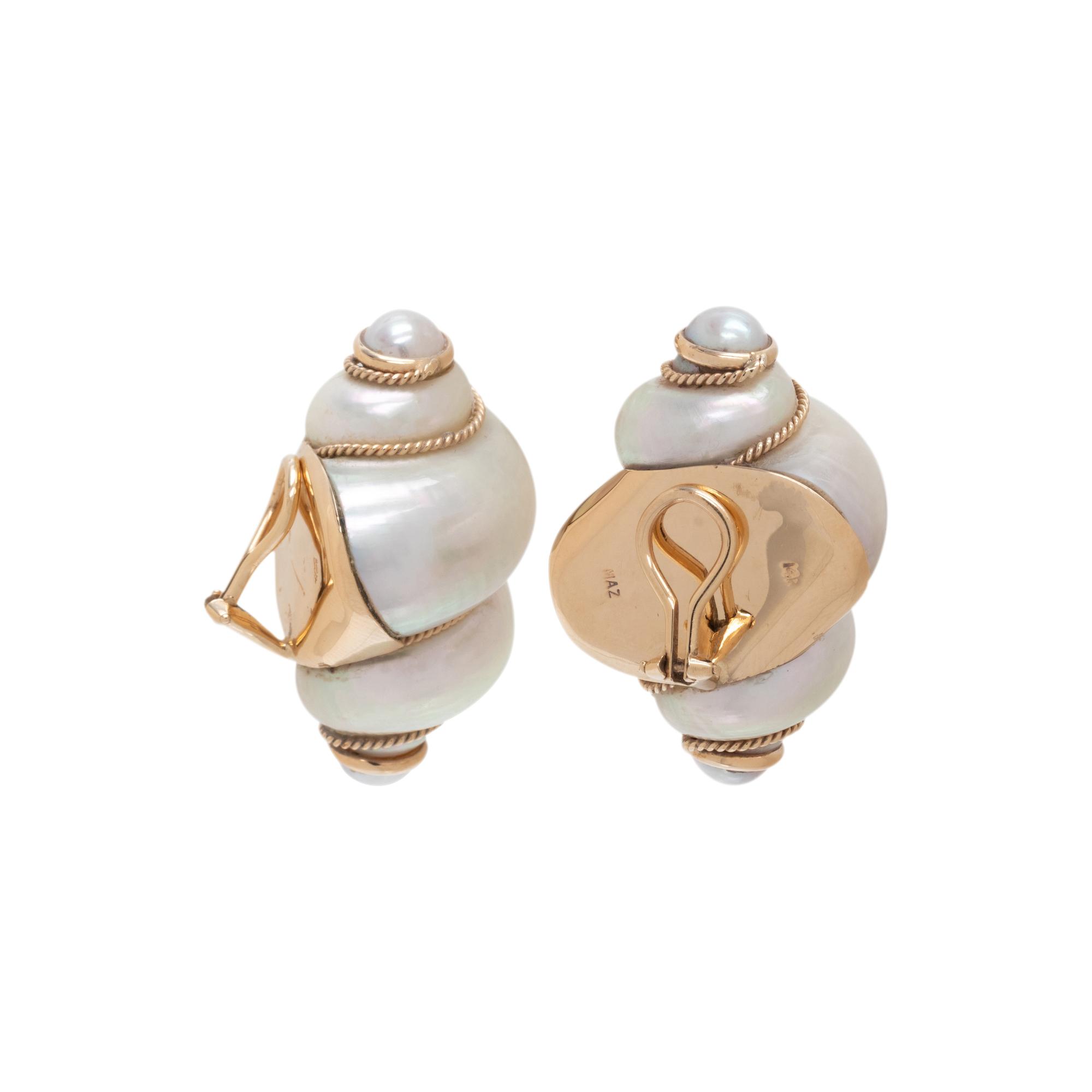 MAZ, YELLOW GOLD AND SHELL EARCLIPS