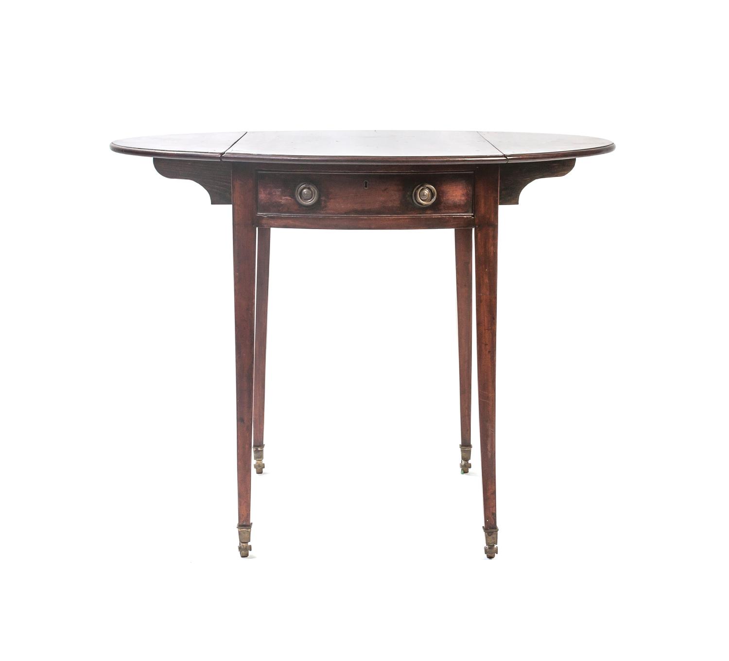 A George III Style Mahogany Pembroke Table, Height 29 x width 30 x depth 17 3/4 inches (closed).