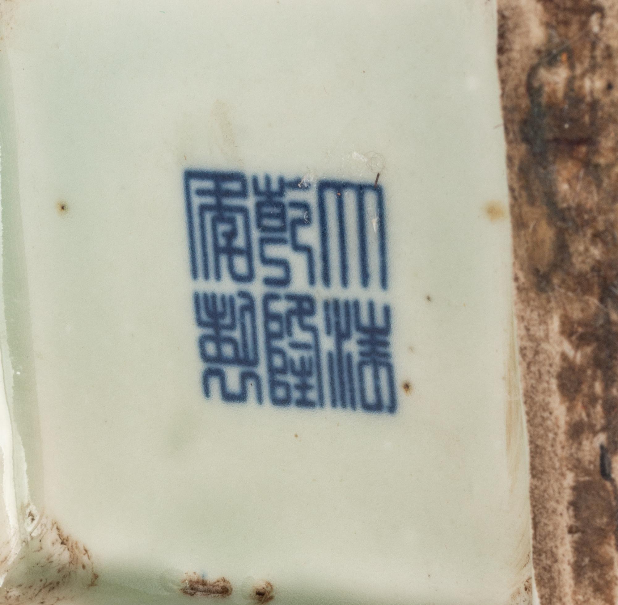 A Pair of Chinese Export Porcelain Vases