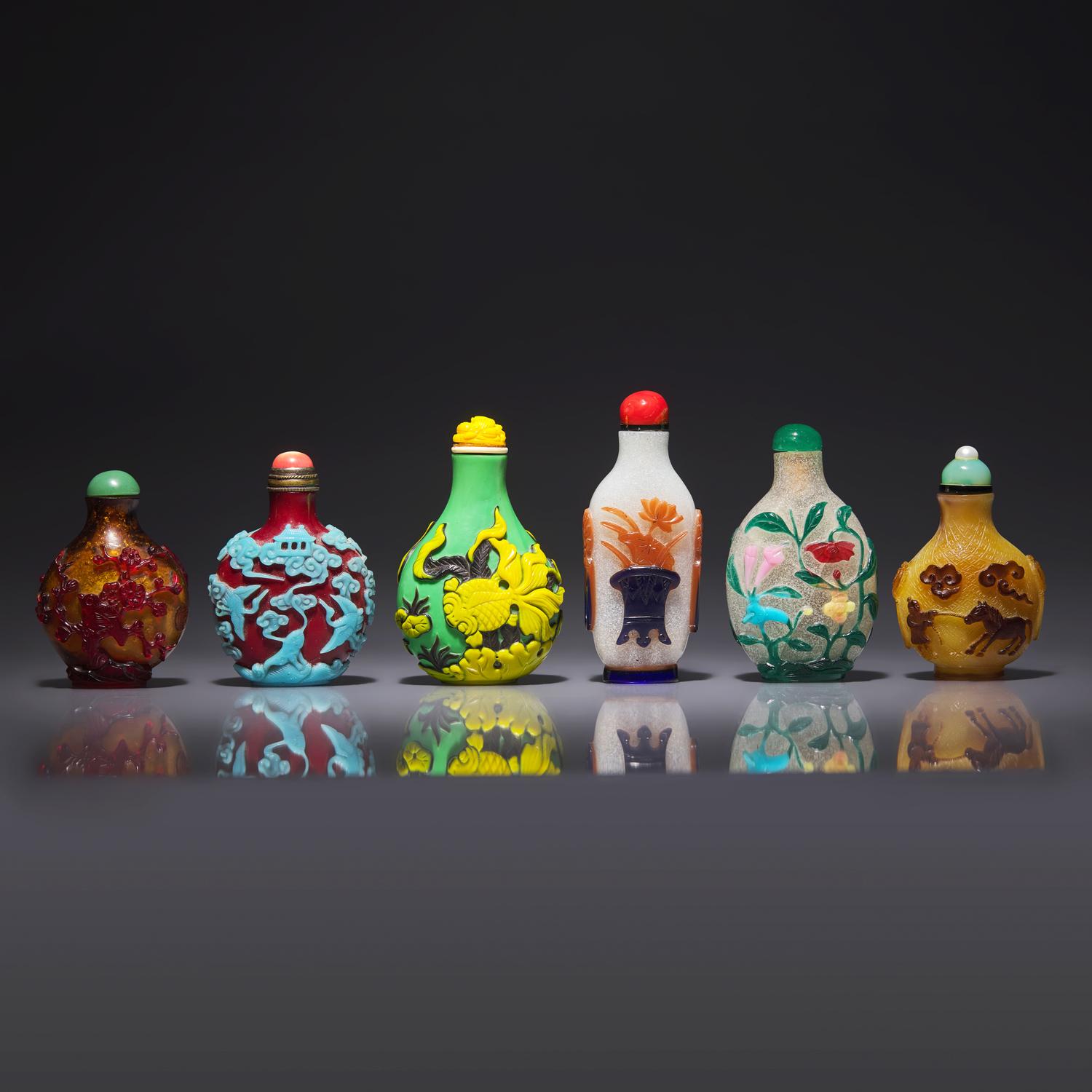 Six Chinese Glass Overlay Snuff Bottles 套料鼻烟壺六支