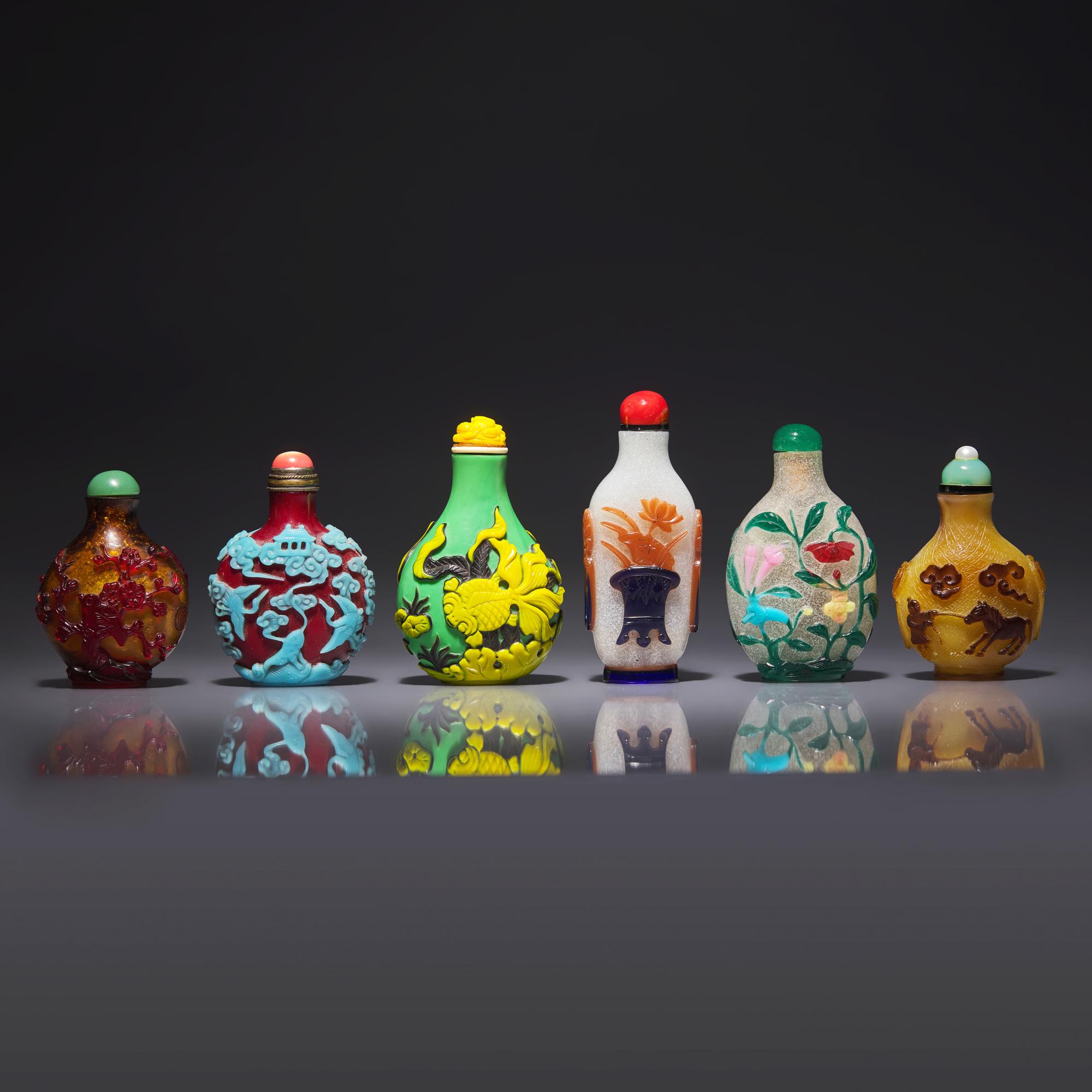 Six Chinese Glass Overlay Snuff Bottles 套料鼻烟壺六支