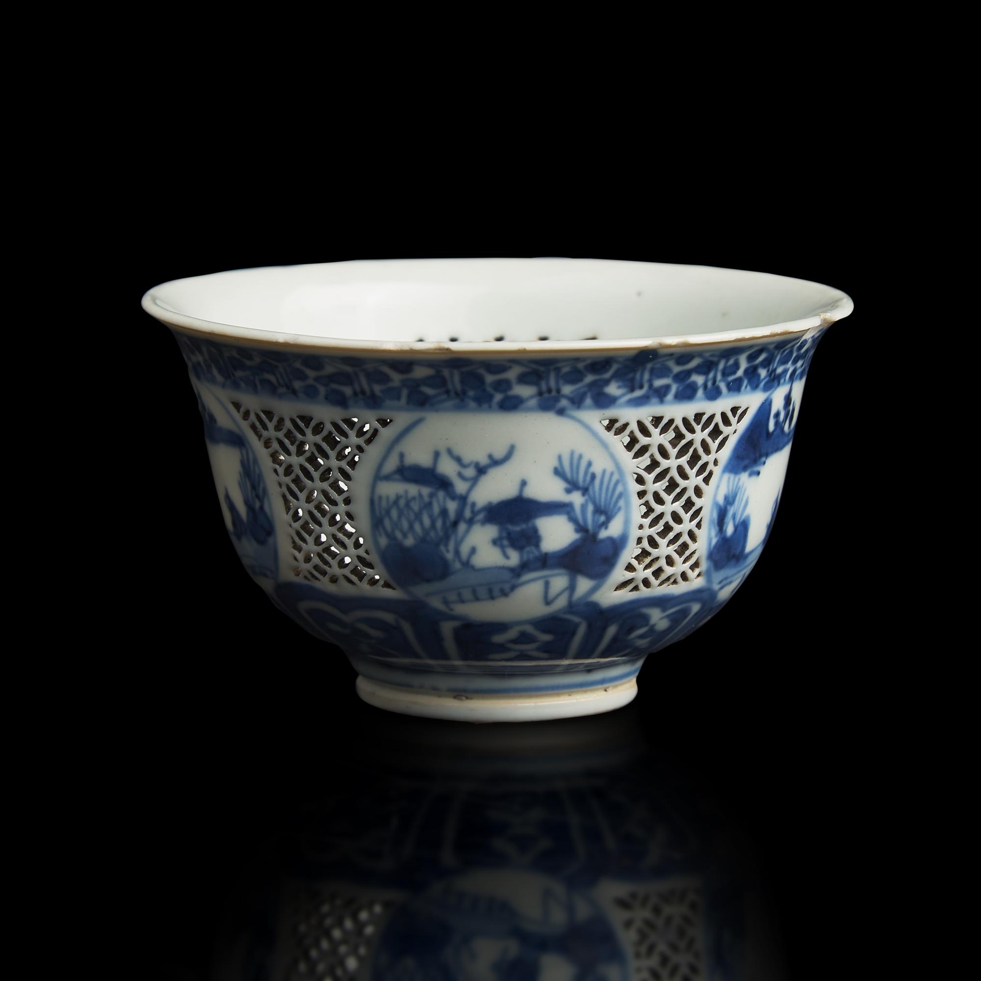 A Chinese Reticulated Blue and White Porcelain Small Bowl, Chongzhen Period 明崇禎 青花山水紋玲瓏盃
