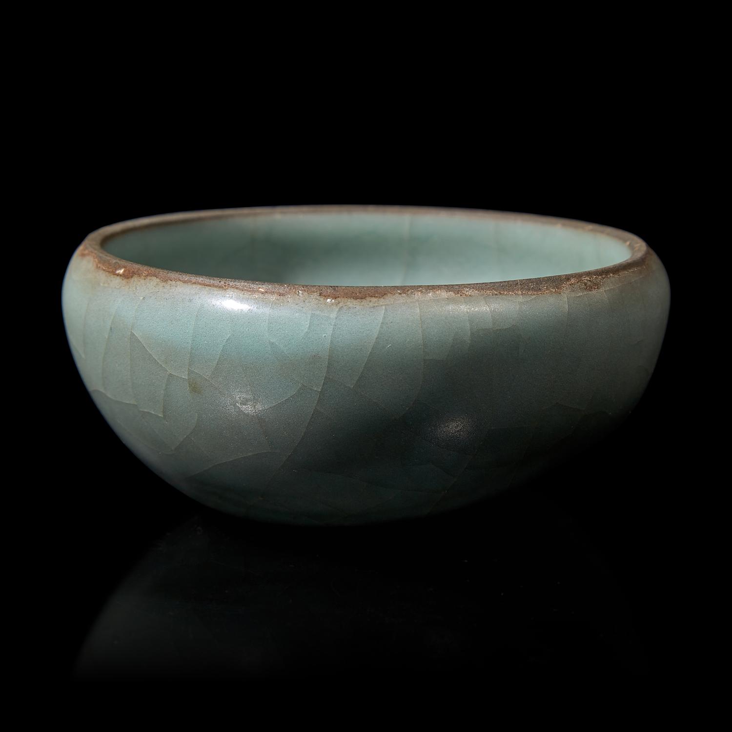 A Small Chinese Celadon Glazed Stoneware Vessel, Possibly Southern Song Dynasty 或为南宋 官式青釉盌