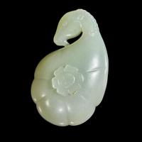 A small Chinese carved pale celadon jade Mughal-style coupe 痕都斯坦風格羊首小杯