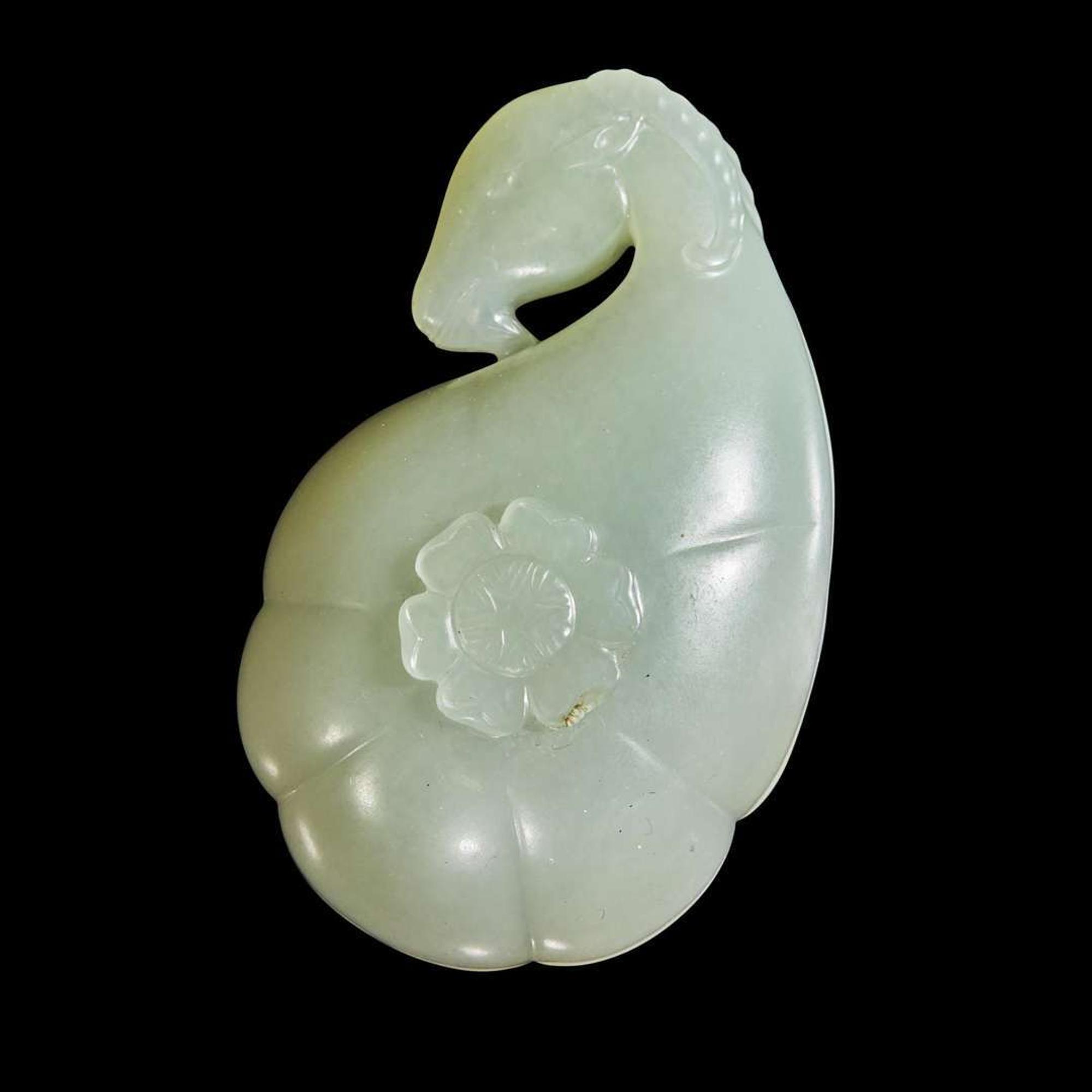 A small Chinese carved pale celadon jade Mughal-style coupe 痕都斯坦風格羊首小杯