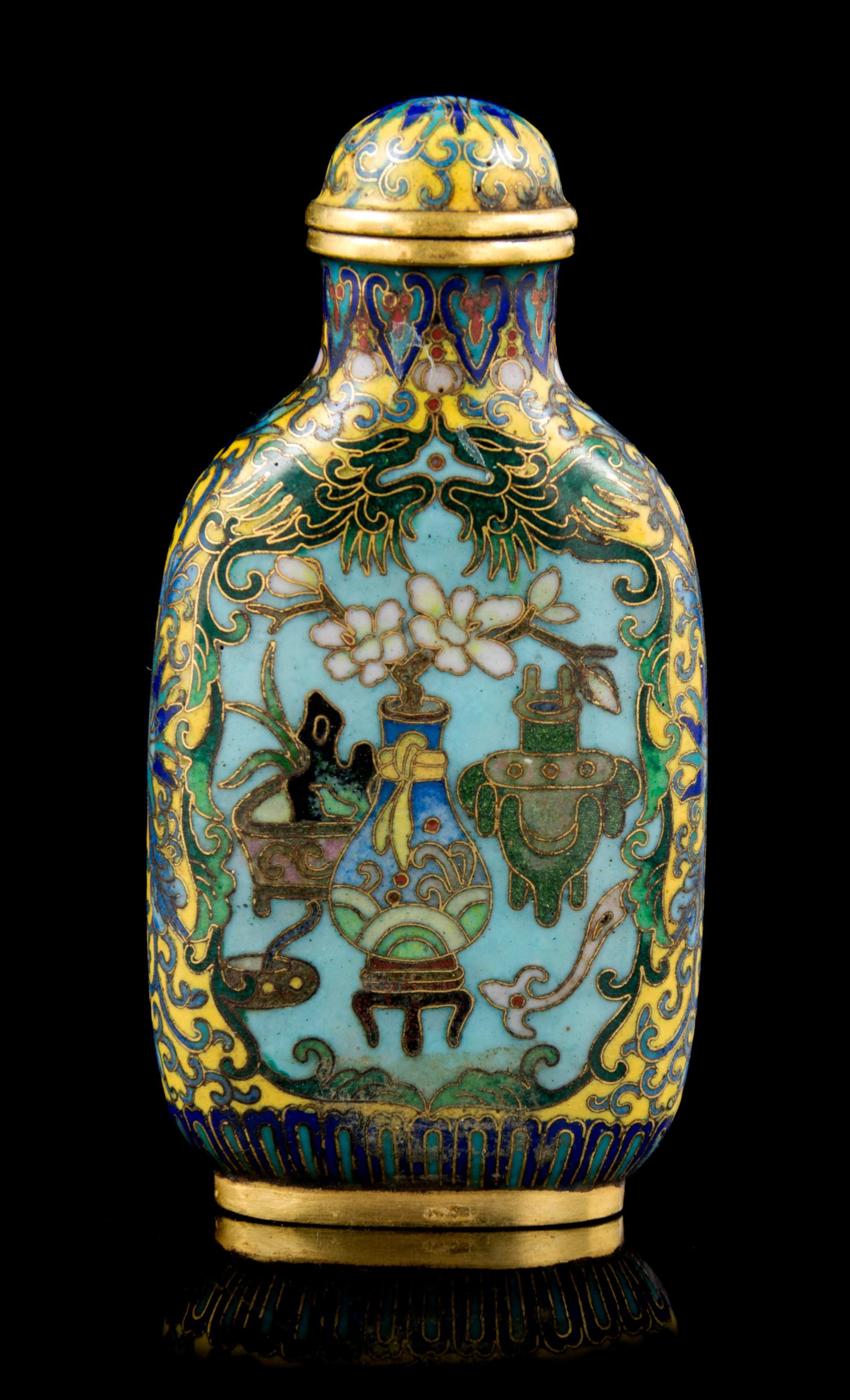 A Cloisonne Enamel Snuff Bottle Height 2 7/8 inches. — LATE 18TH/EARLY 19TH CENTURY