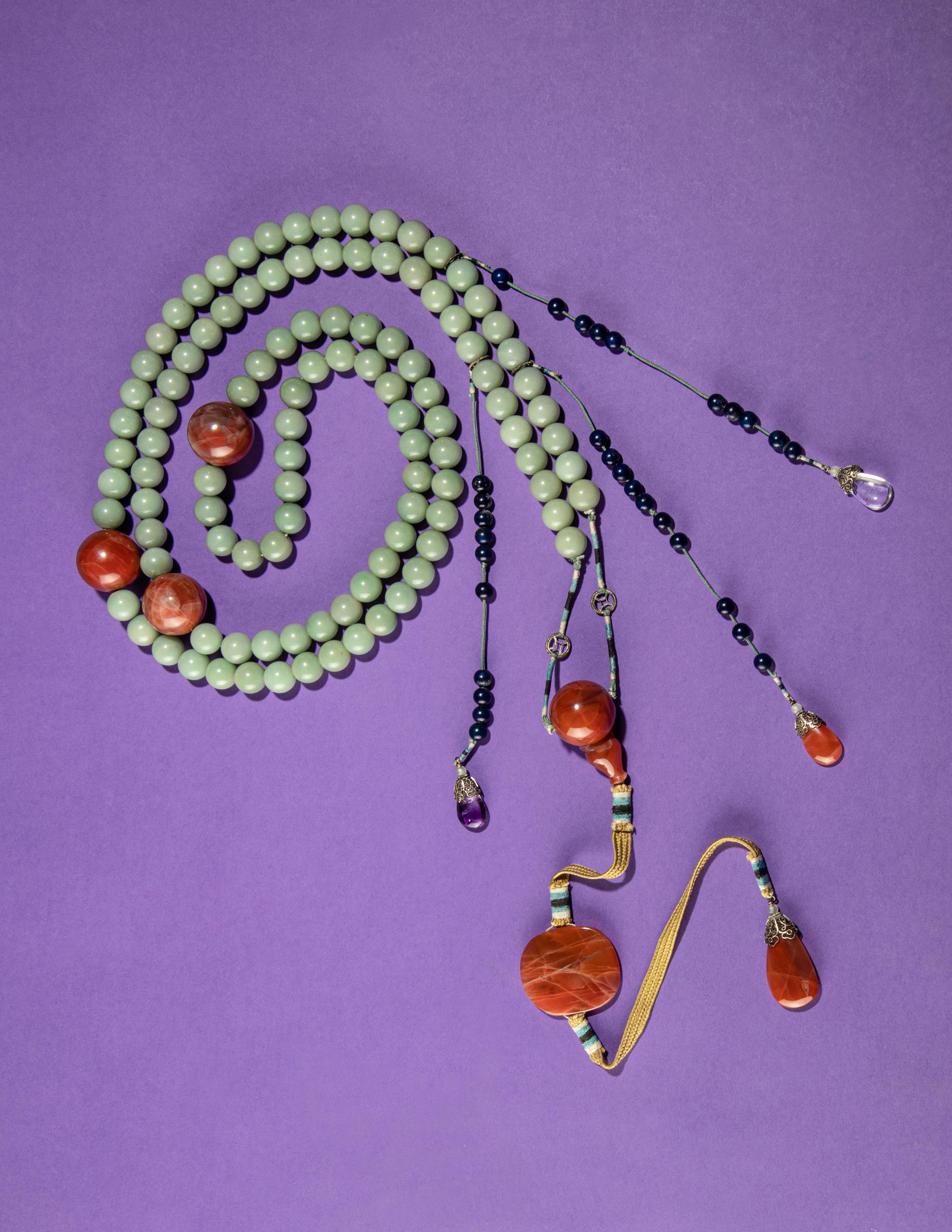A Celadon Jade and Agate Court Necklace, Chaozhu