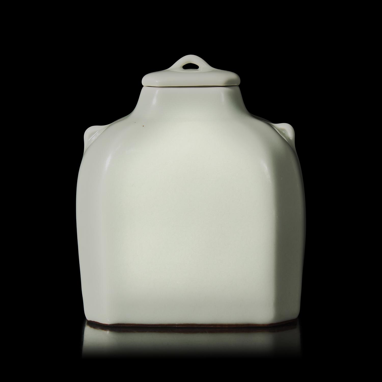 A Chinese Celadon Glazed Covered Jar, Qianlong Mark — 乾隆款 青釉雙係蓋罐