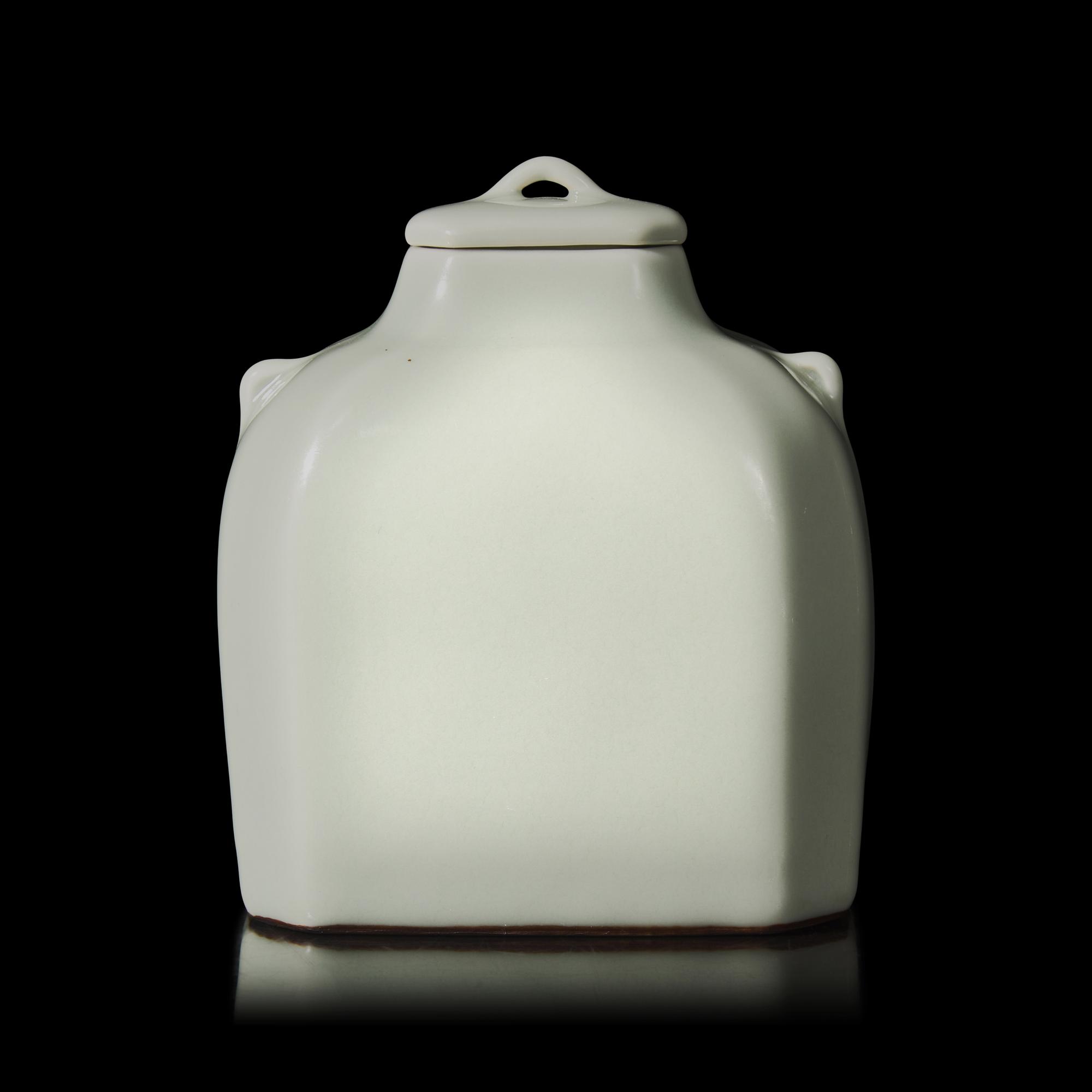 A Chinese Celadon Glazed Covered Jar, Qianlong Mark — 乾隆款 青釉雙係蓋罐