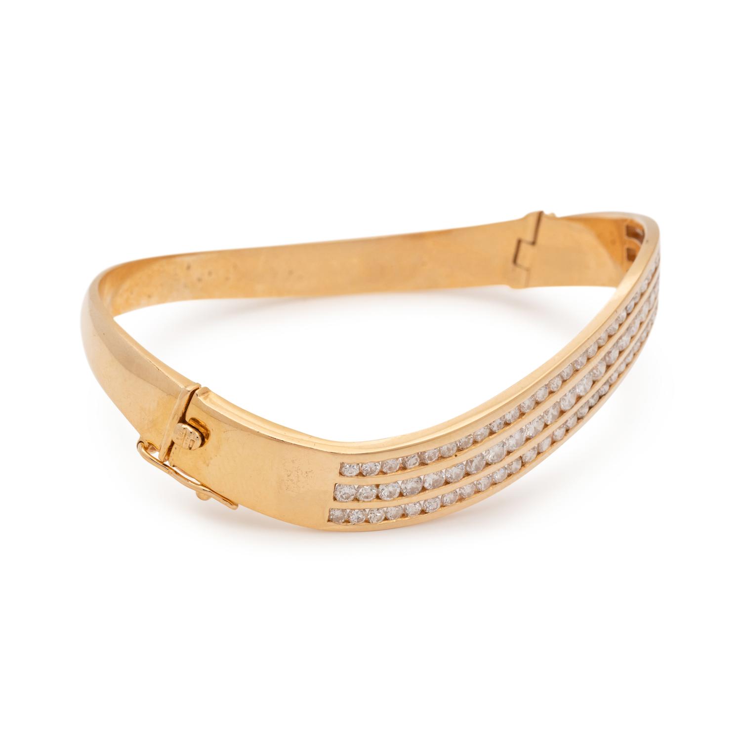 YELLOW GOLD AND DIAMOND BANGLE BRACELET