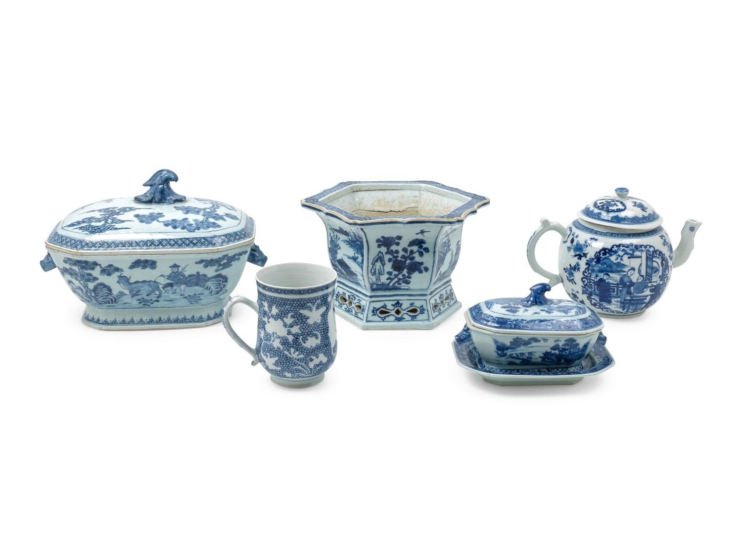 Five Chinese Export Blue and White Porcelain Articles