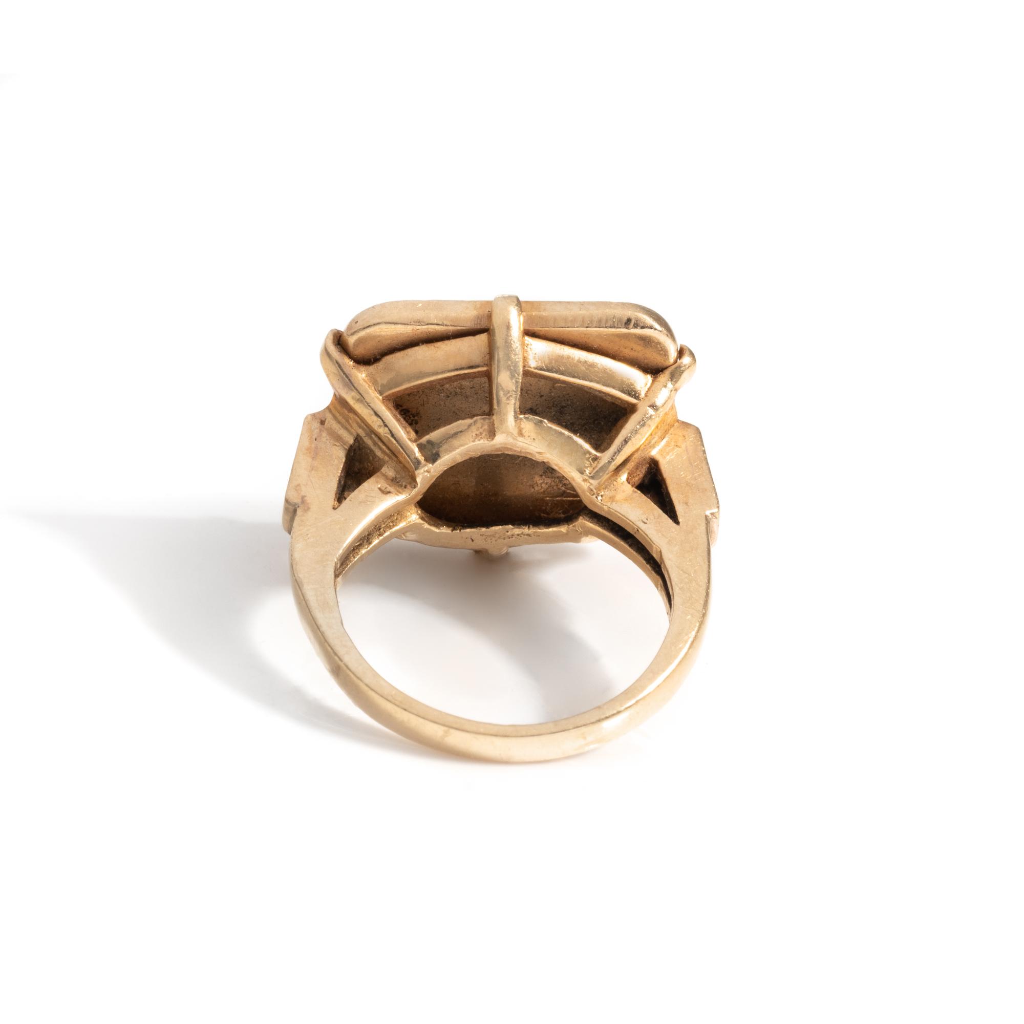YELLOW GOLD AND ENAMEL SIGNET RING