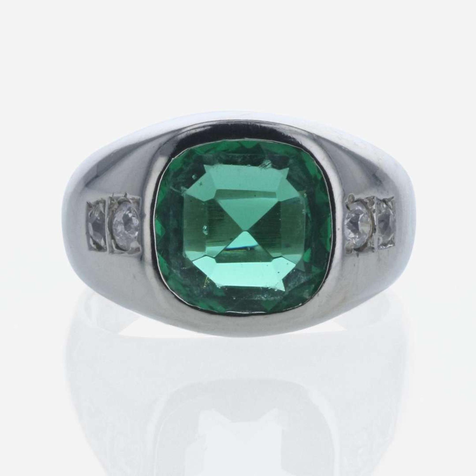 An 18K White Gold Ring